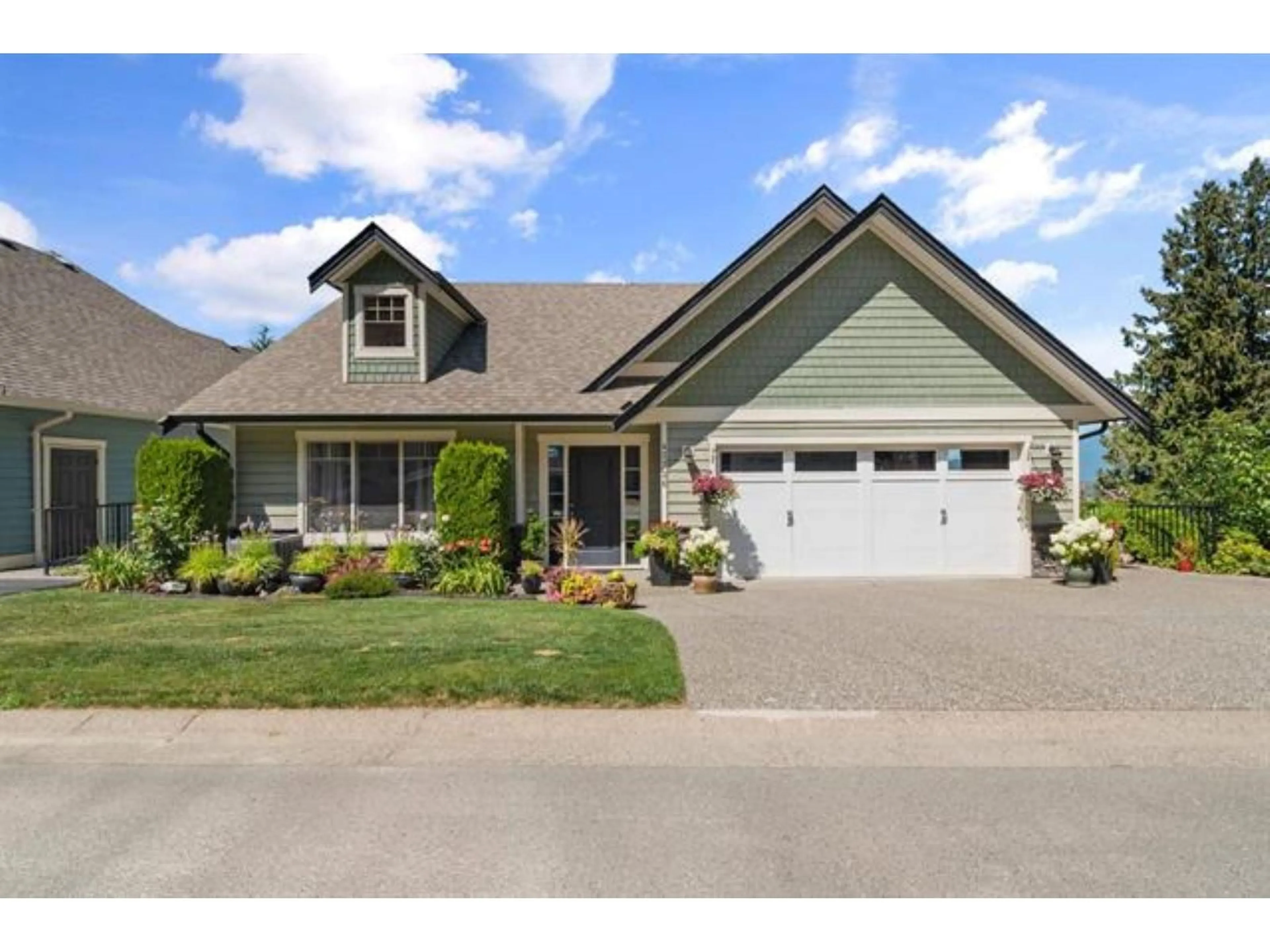 Home with vinyl exterior material, street for 43726 ALAMEDA DRIVE, Chilliwack British Columbia V2R0J9