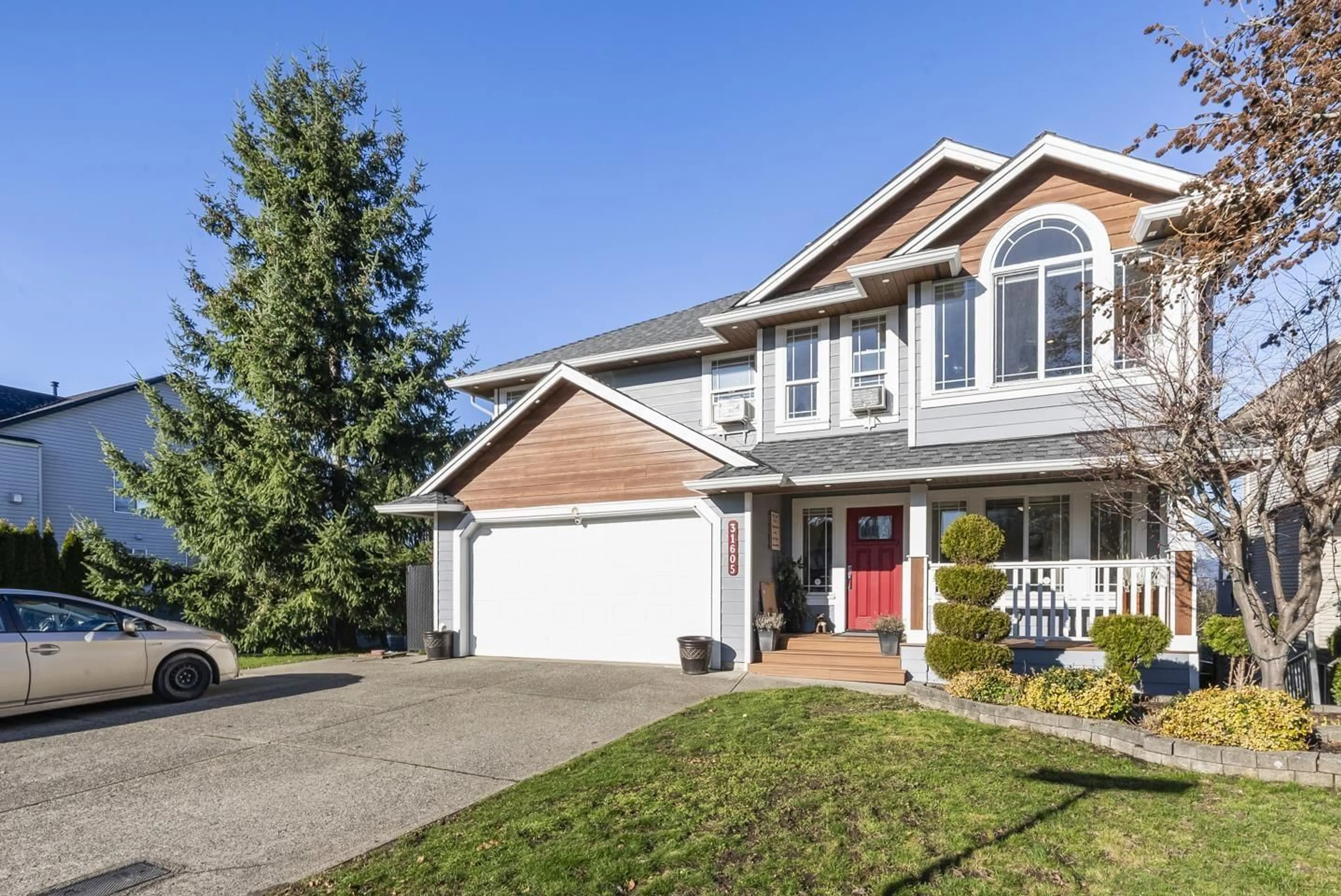 Home with vinyl exterior material, street for 31605 HARMONY COURT, Abbotsford British Columbia V2T6S7