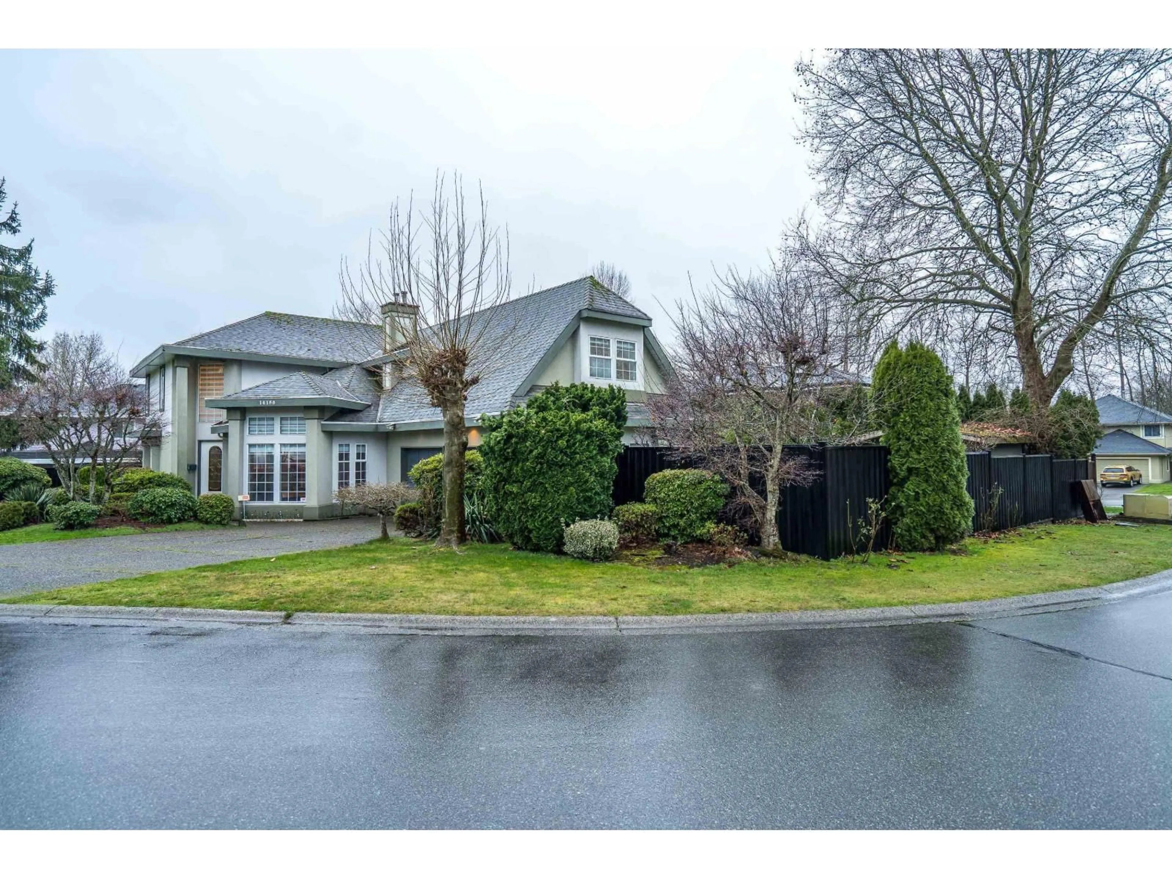 A pic from outside/outdoor area/front of a property/back of a property/a pic from drone, street for 14168 85A AVENUE, Surrey British Columbia V3W2T4