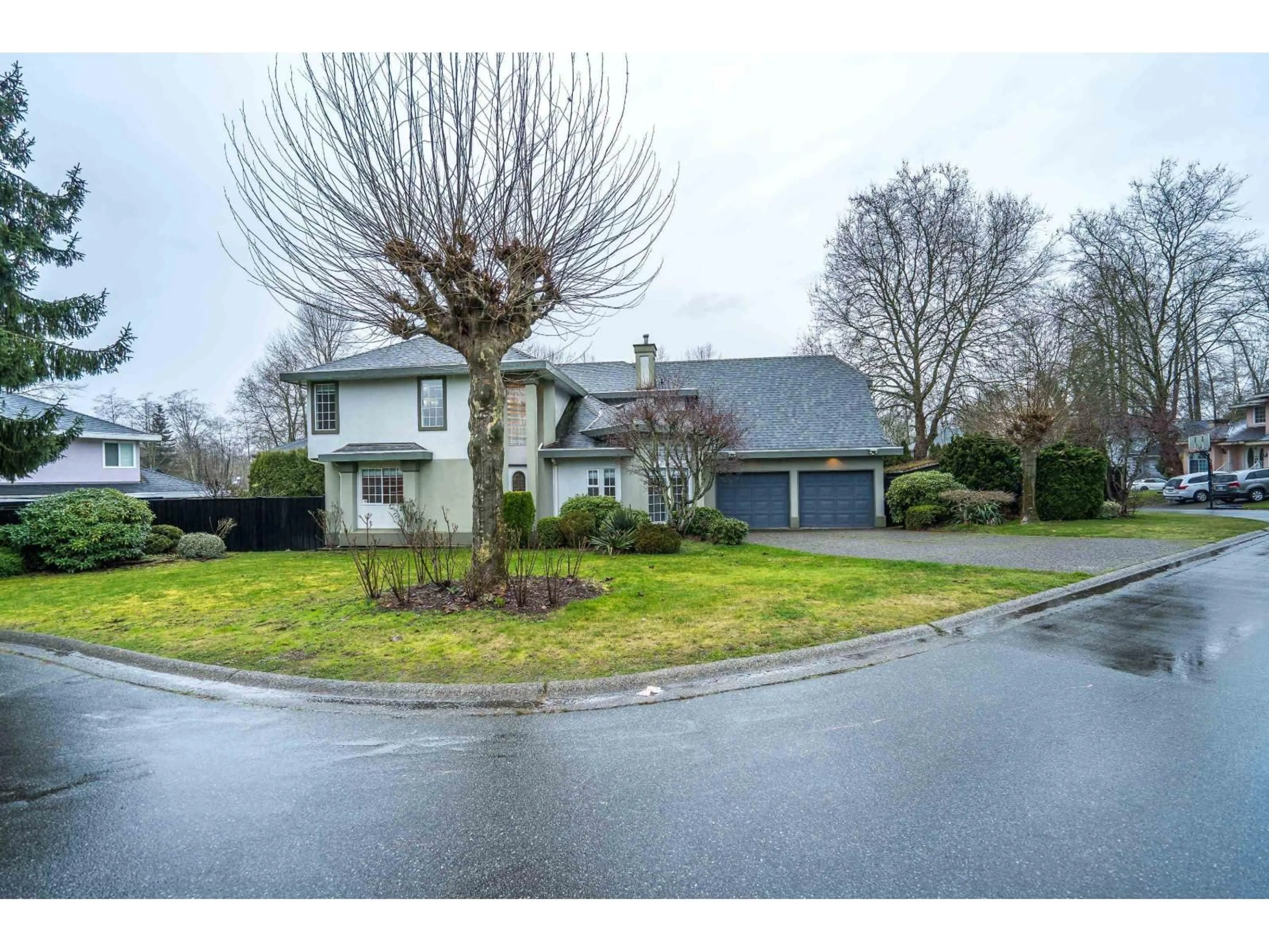 A pic from outside/outdoor area/front of a property/back of a property/a pic from drone, street for 14168 85A AVENUE, Surrey British Columbia V3W2T4