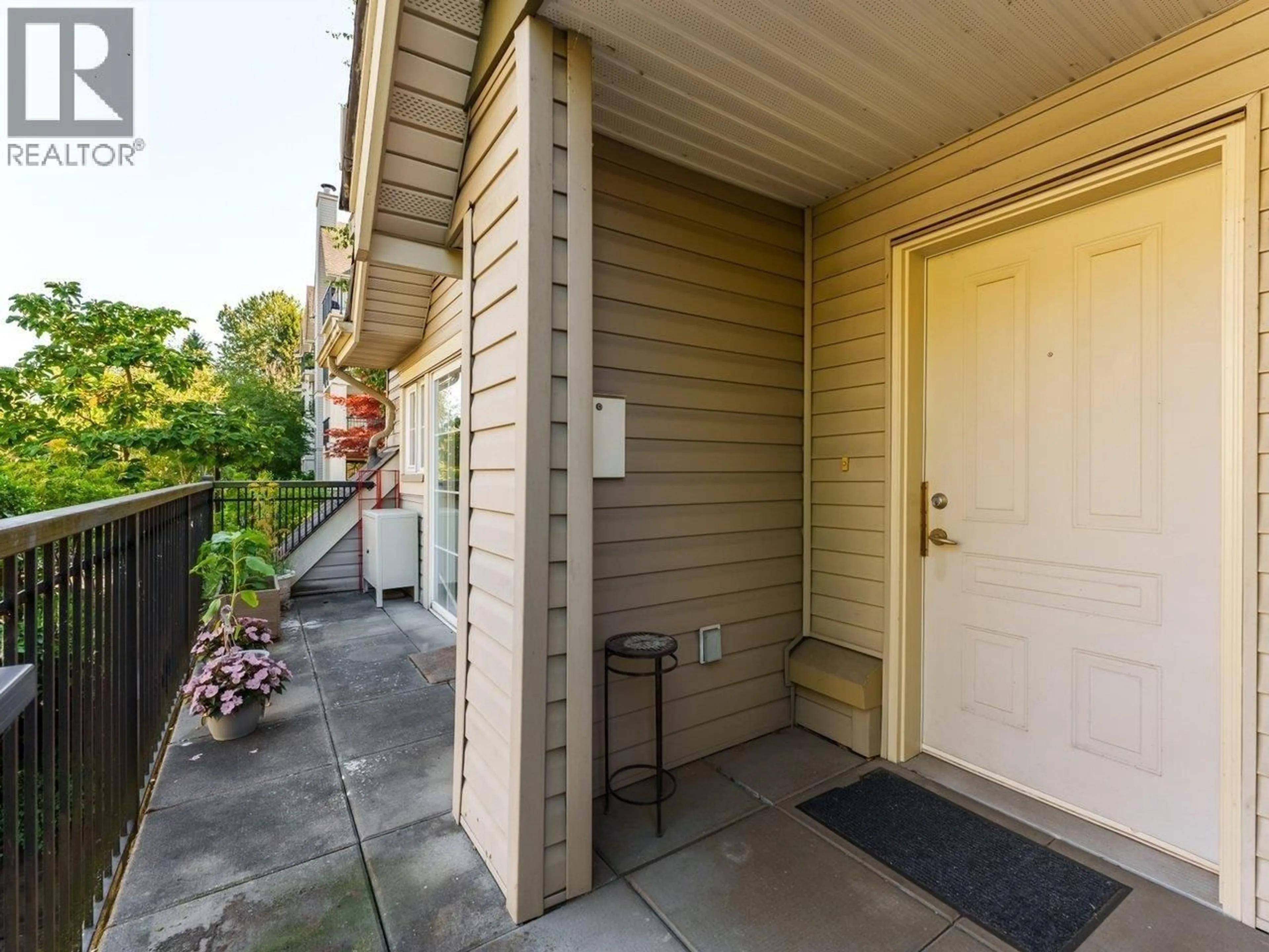Indoor entryway for 77 - 9339 ALBERTA ROAD, Richmond British Columbia V6Y4E3