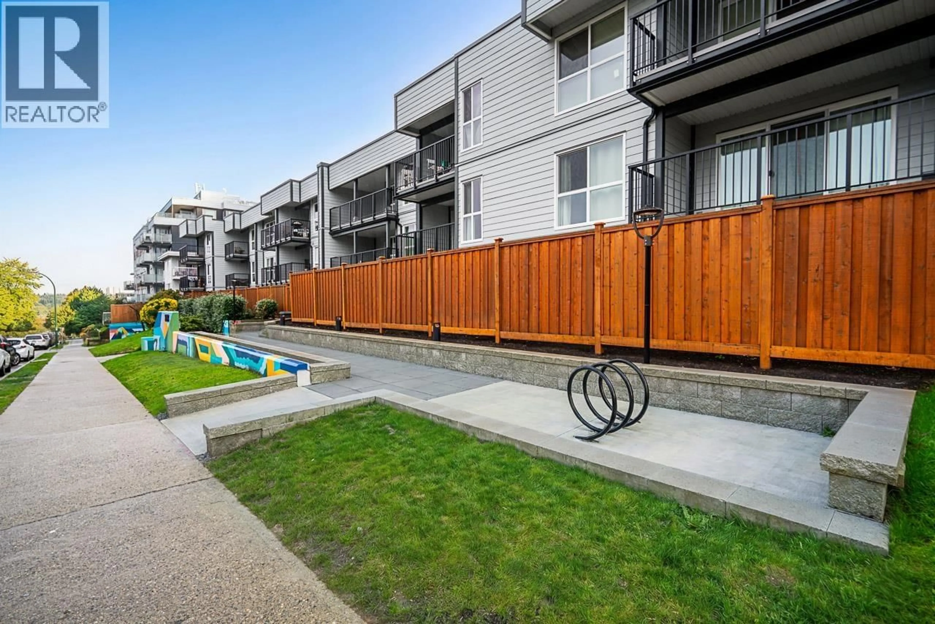 Patio, street for 103 - 808 8TH AVENUE, Vancouver British Columbia V5T1T5