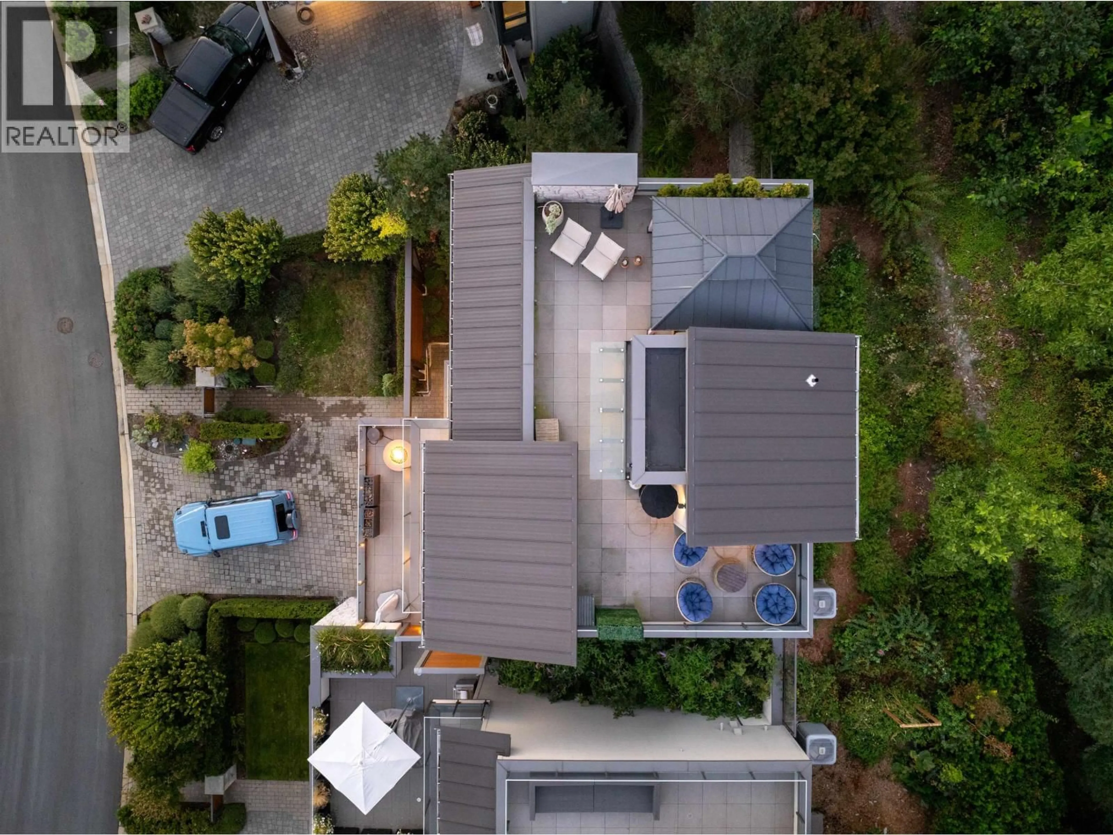 A pic from outside/outdoor area/front of a property/back of a property/a pic from drone, street for 2993 BURFIELD PLACE, West Vancouver British Columbia V7S0A9