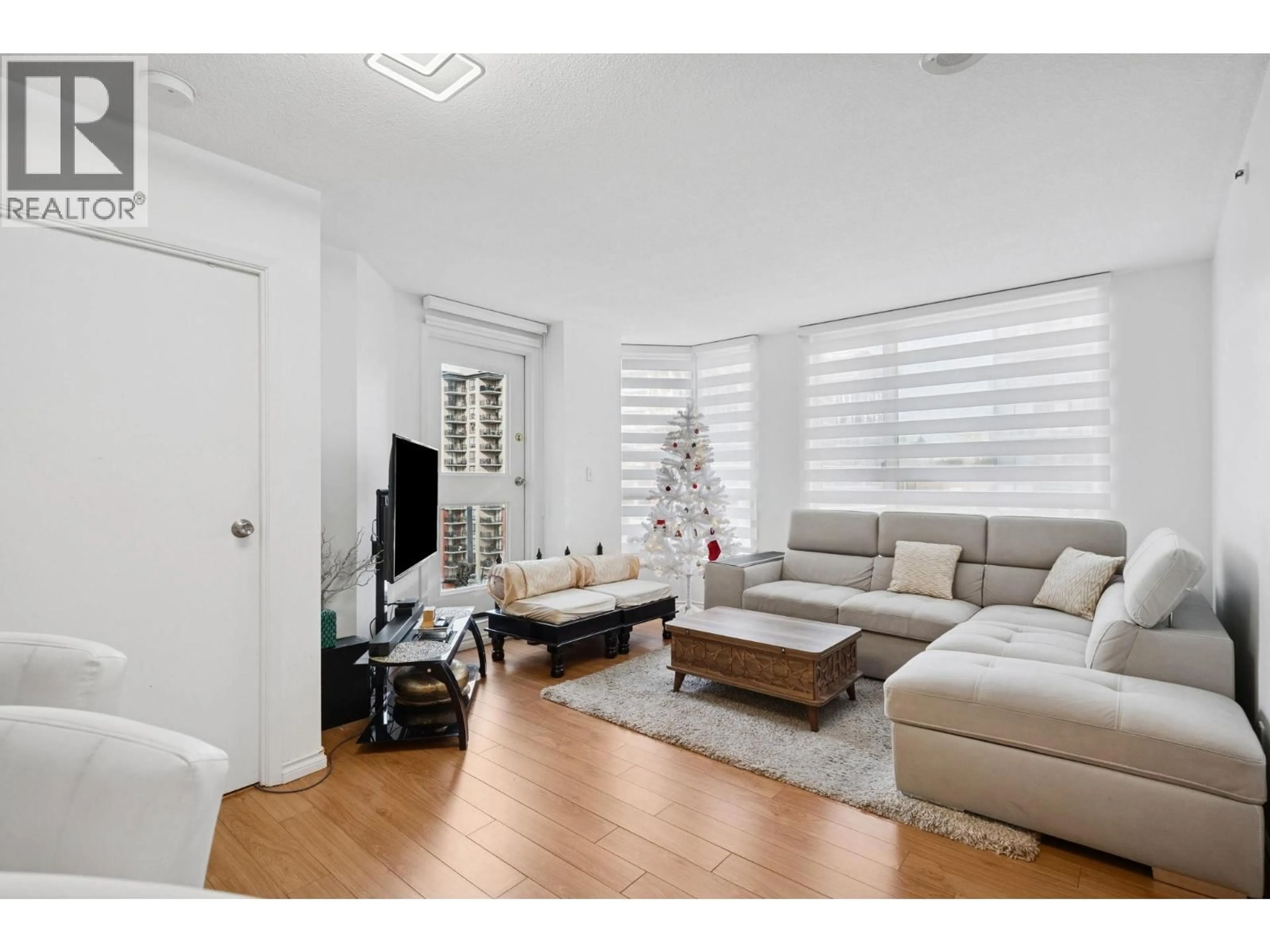 Living room with furniture, unknown for 1402 - 828 AGNES STREET, New Westminster British Columbia V3M6R4