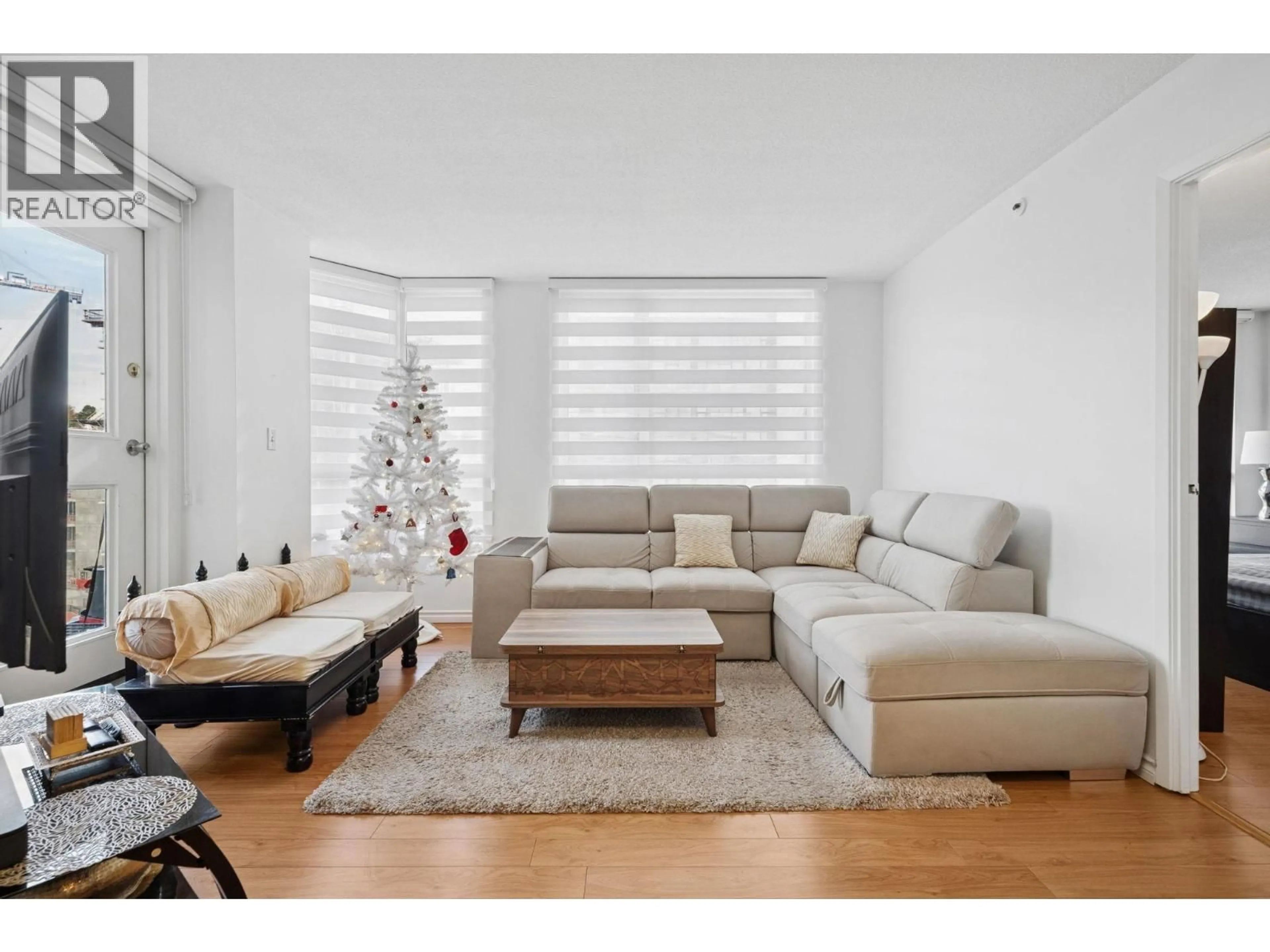 Living room with furniture, unknown for 1402 - 828 AGNES STREET, New Westminster British Columbia V3M6R4