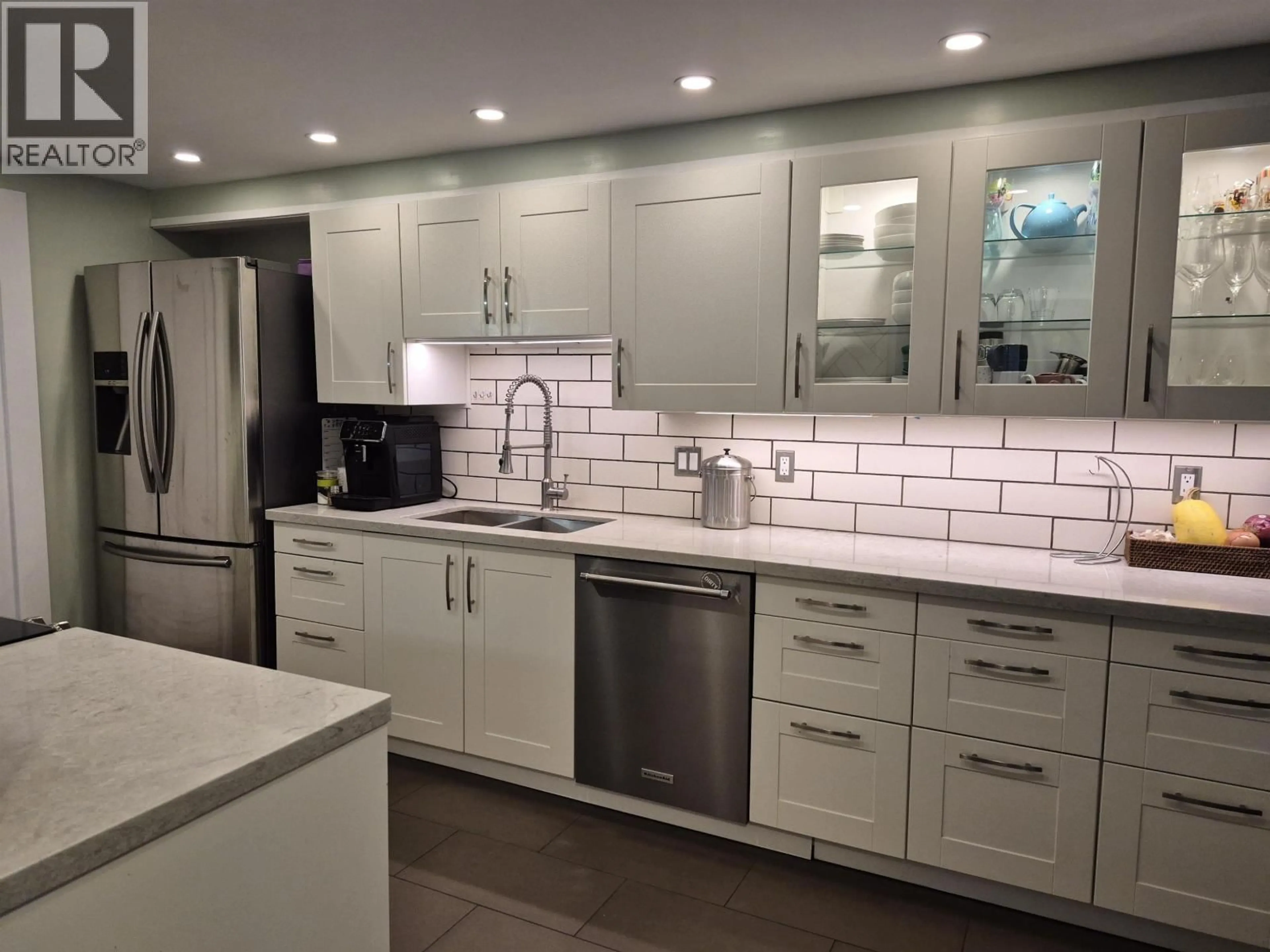 Contemporary kitchen, ceramic/tile floor for 3 - 5600 LADNER TRUNK ROAD, Delta British Columbia V4K1X4