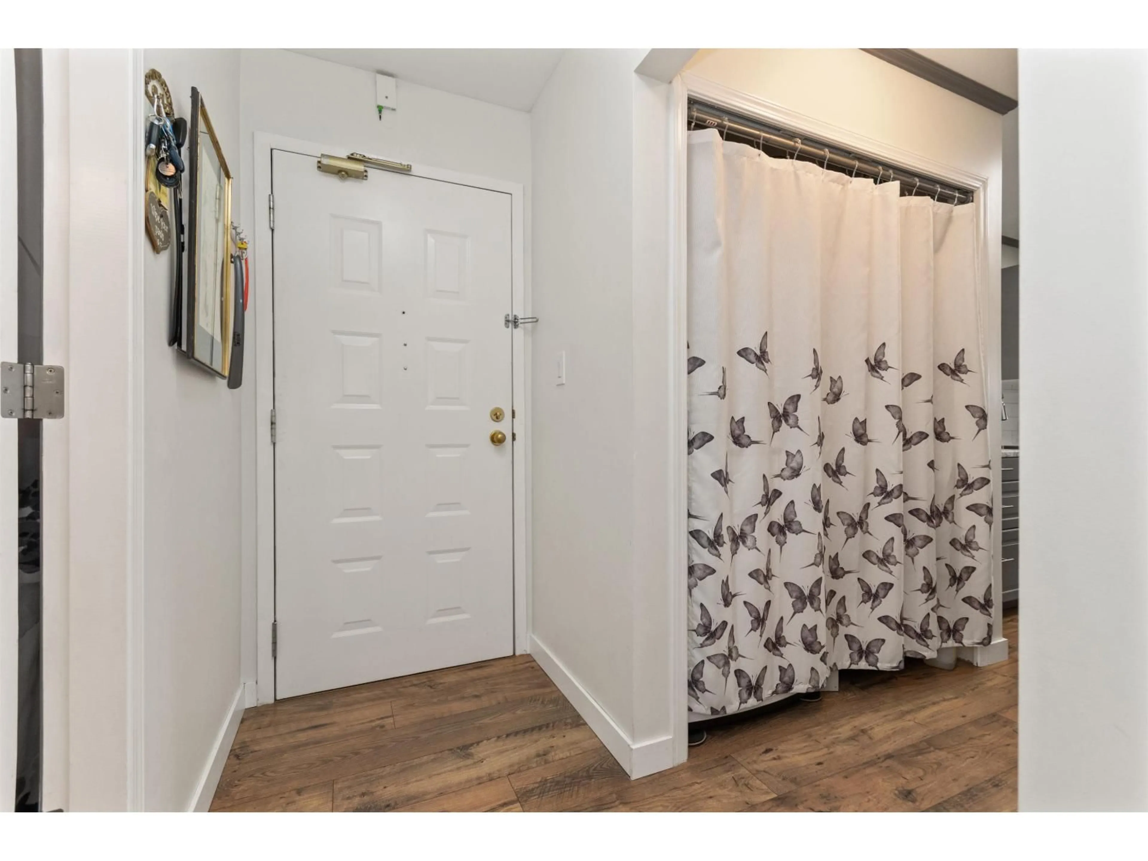 Indoor entryway for 403 - 46033 CHILLIWACK CENTRAL ROAD, Chilliwack British Columbia V2P1J5
