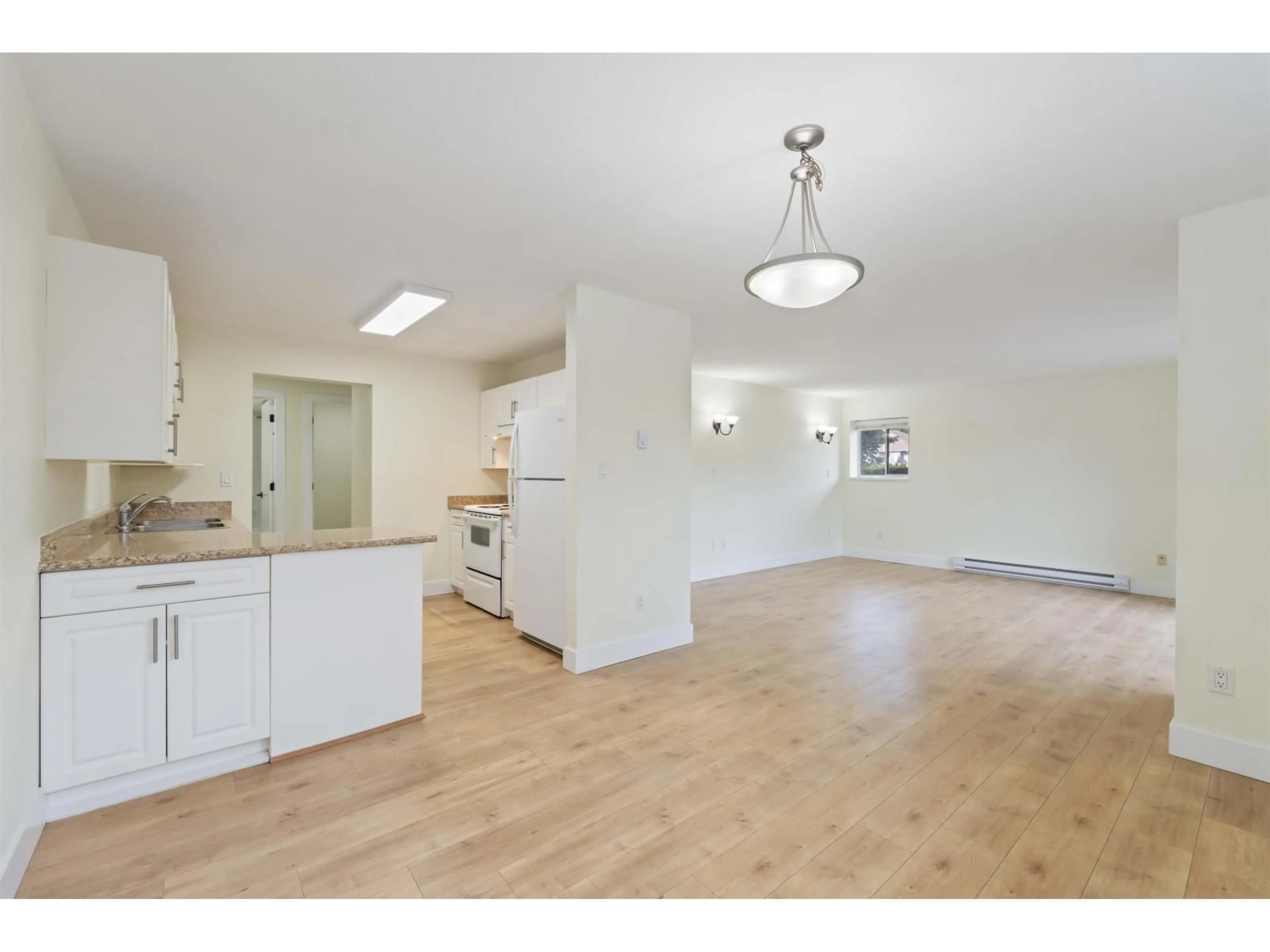 Open concept kitchen, wood/laminate floor for 1 - 2750 FULLER STREET, Abbotsford British Columbia V2S3K1