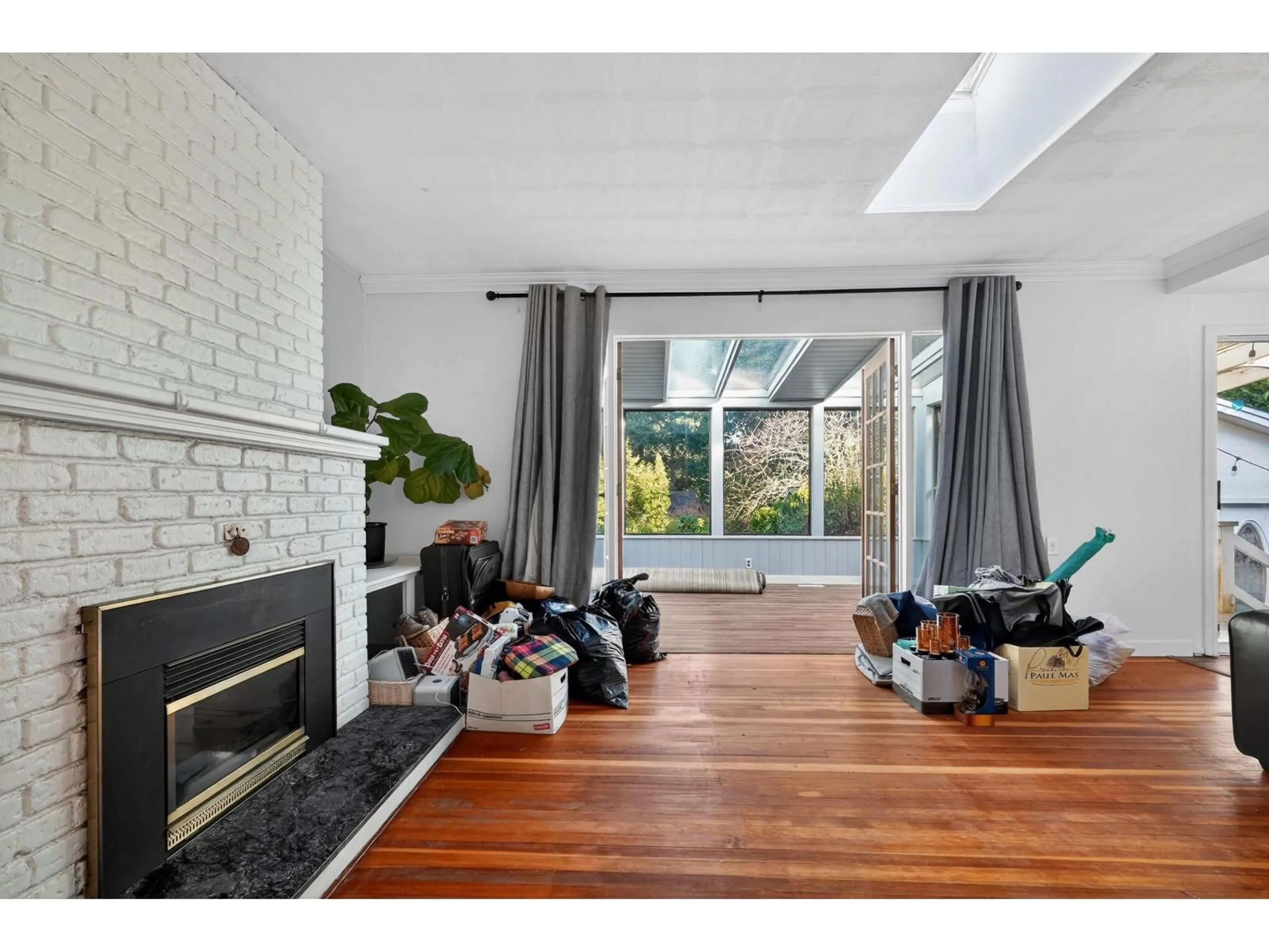 Living room with furniture, unknown for 12645 27A AVENUE, Surrey British Columbia V4A2N4