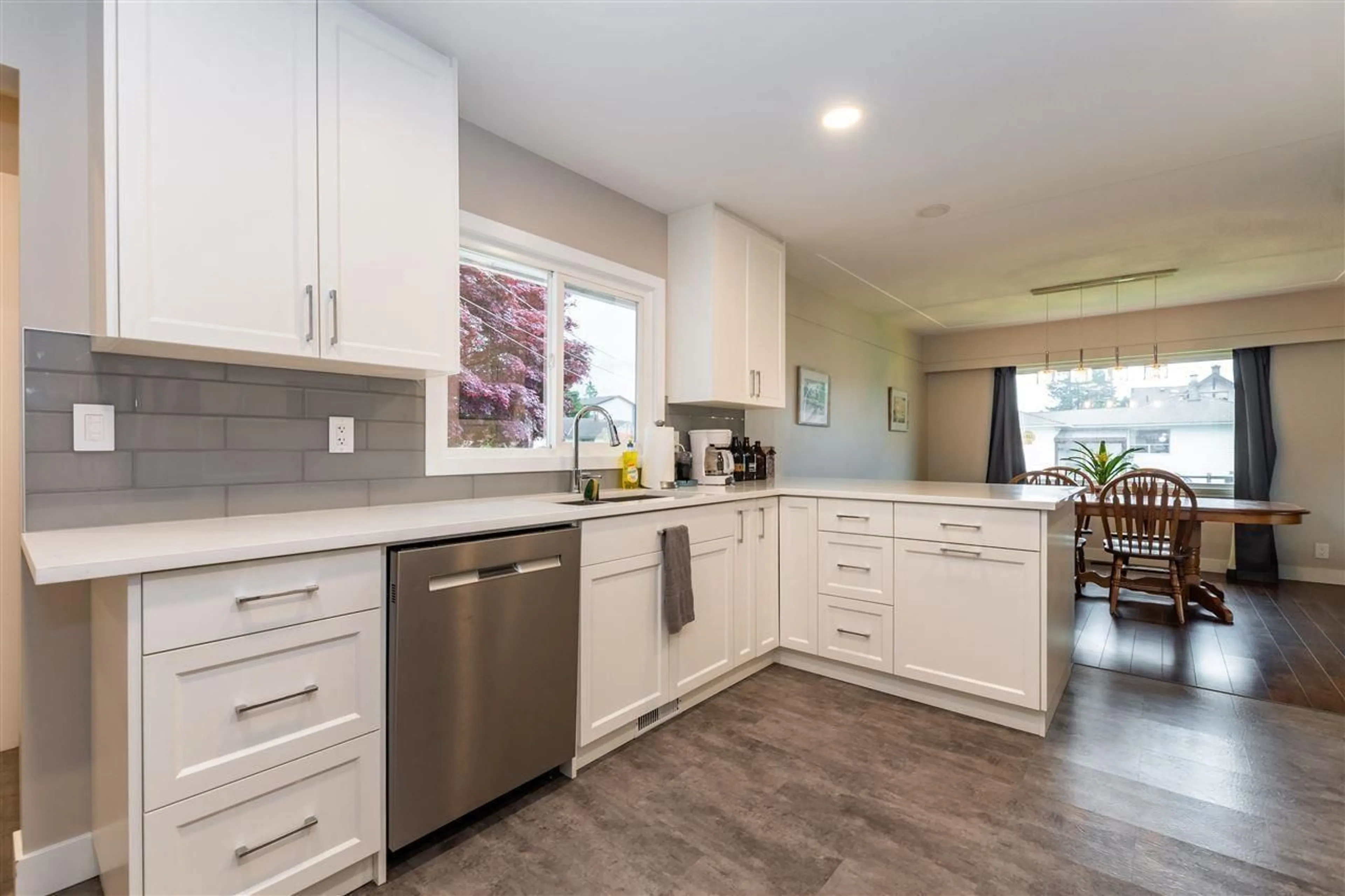 Open concept kitchen, ceramic/tile floor for 9660 YOUNG ROAD, Chilliwack British Columbia V2P4T4