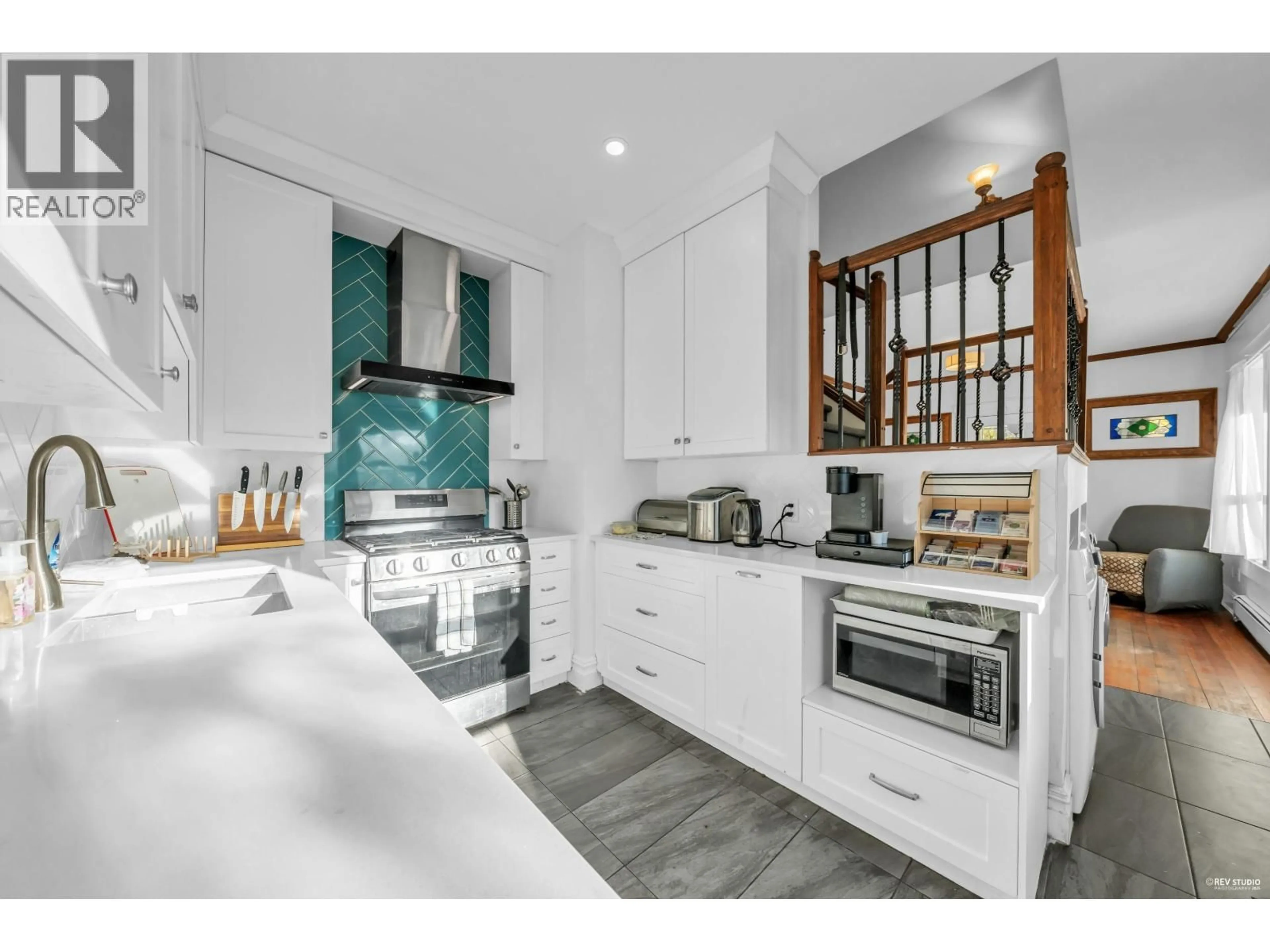 Contemporary kitchen, ceramic/tile floor for 237 SANDRINGHAM AVENUE, New Westminster British Columbia V3L1Z4