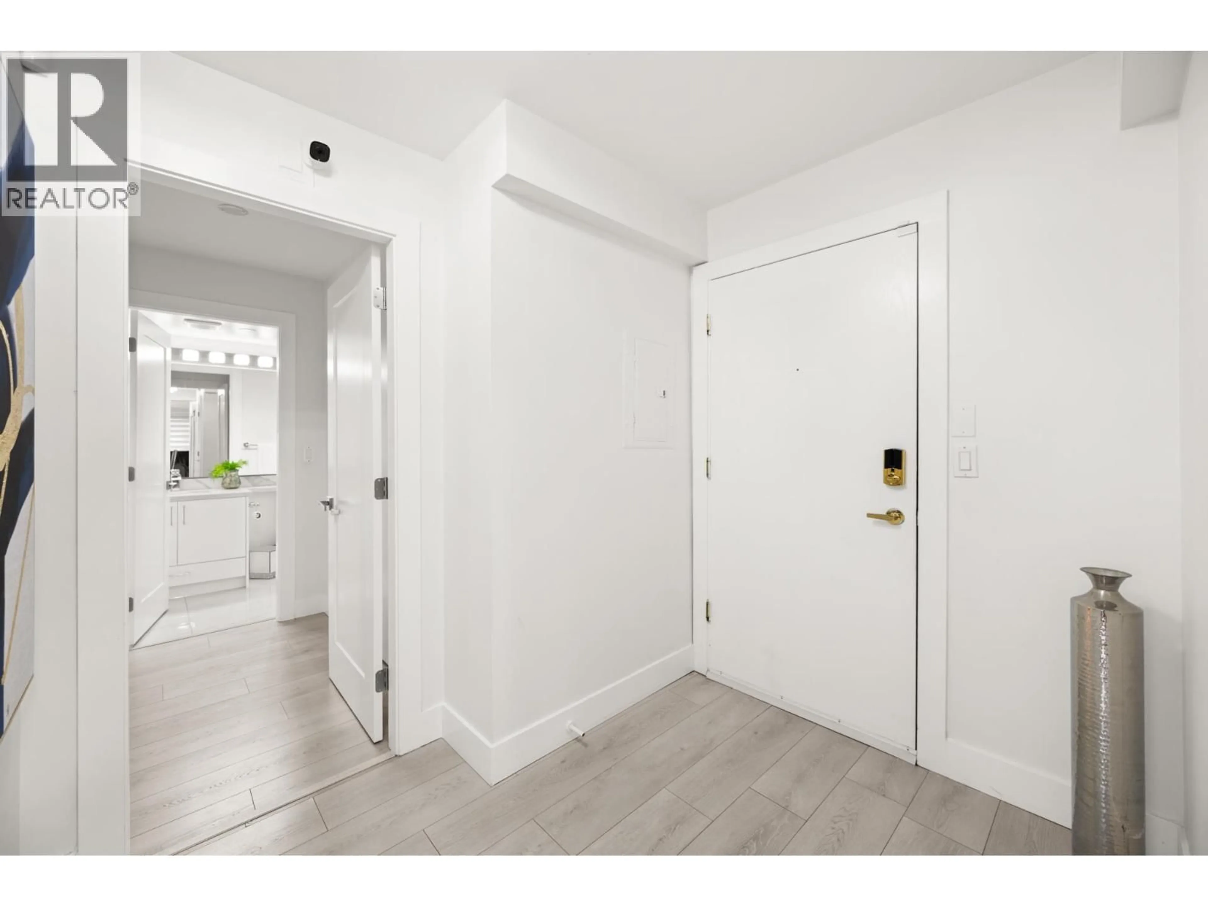 Indoor entryway for 905 - 1185 QUAYSIDE DRIVE, New Westminster British Columbia V3M6T8