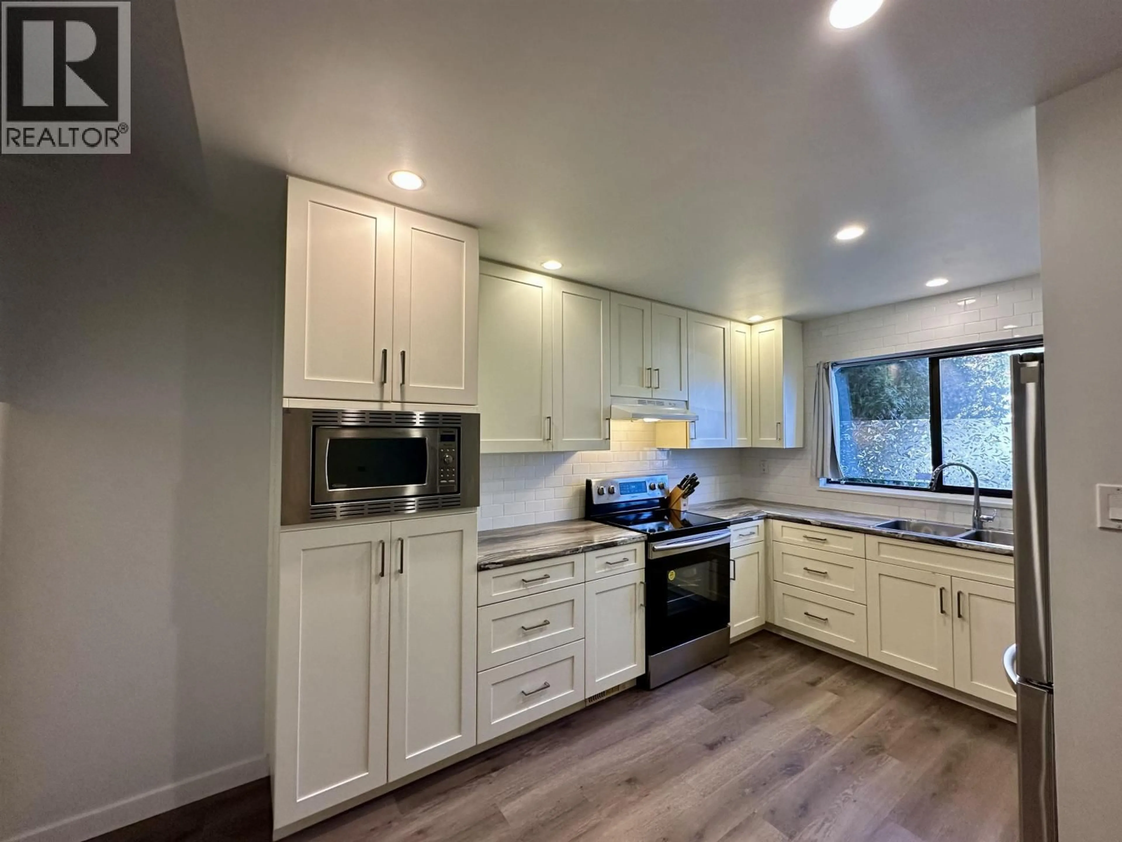 Open concept kitchen, wood/laminate floor for 106 - 511 GATENSBURY STREET, Coquitlam British Columbia V3J5E7