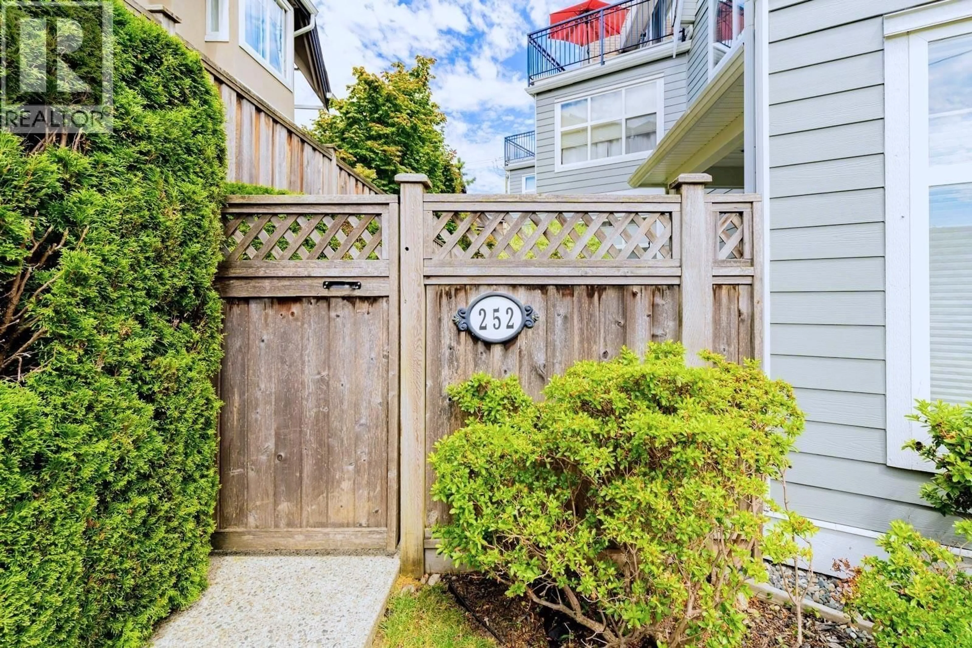 Unknown for 1 - 252 13TH STREET, North Vancouver British Columbia V7M1N7