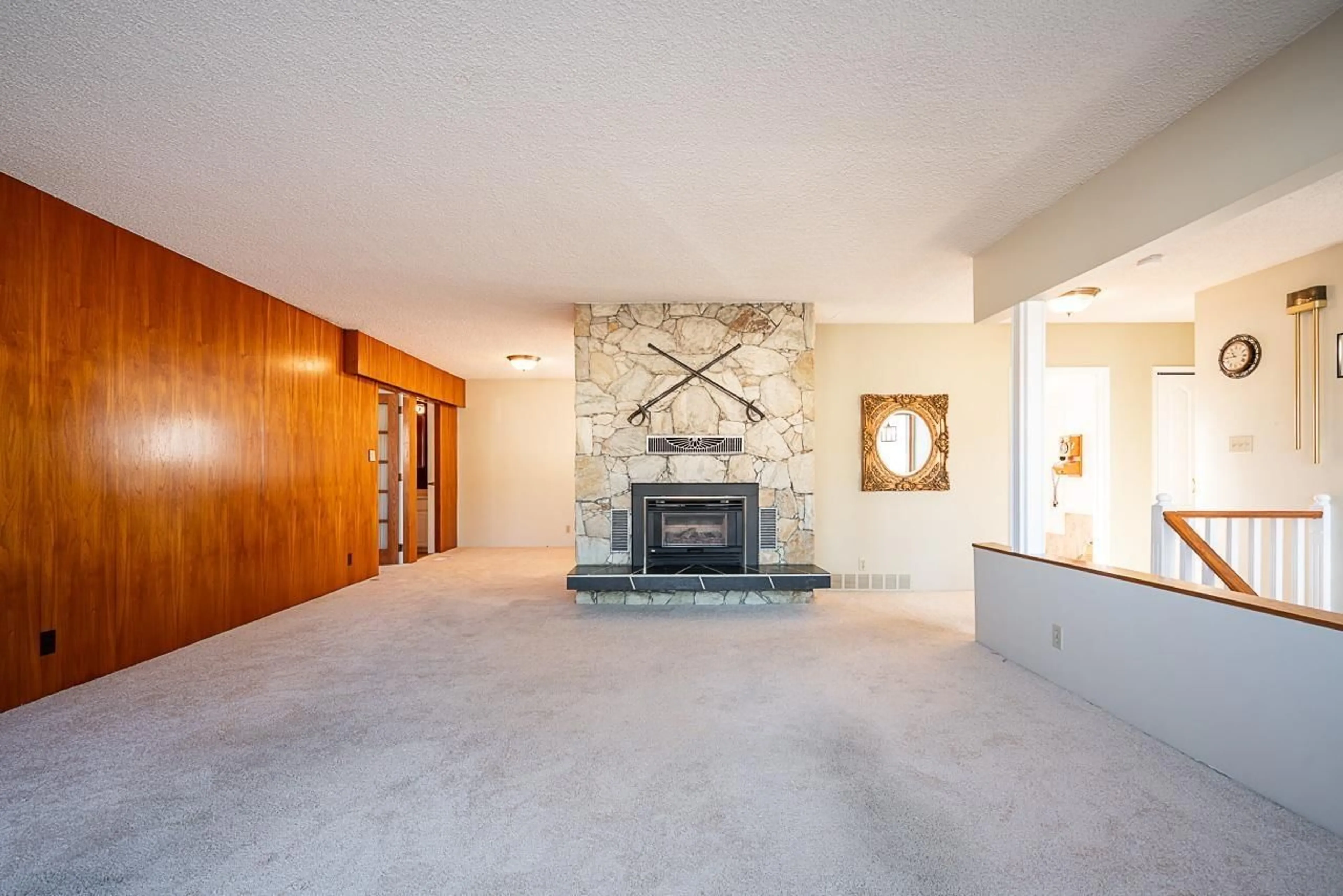 Indoor foyer for 16530 108 AVENUE, Surrey British Columbia V4N1M3