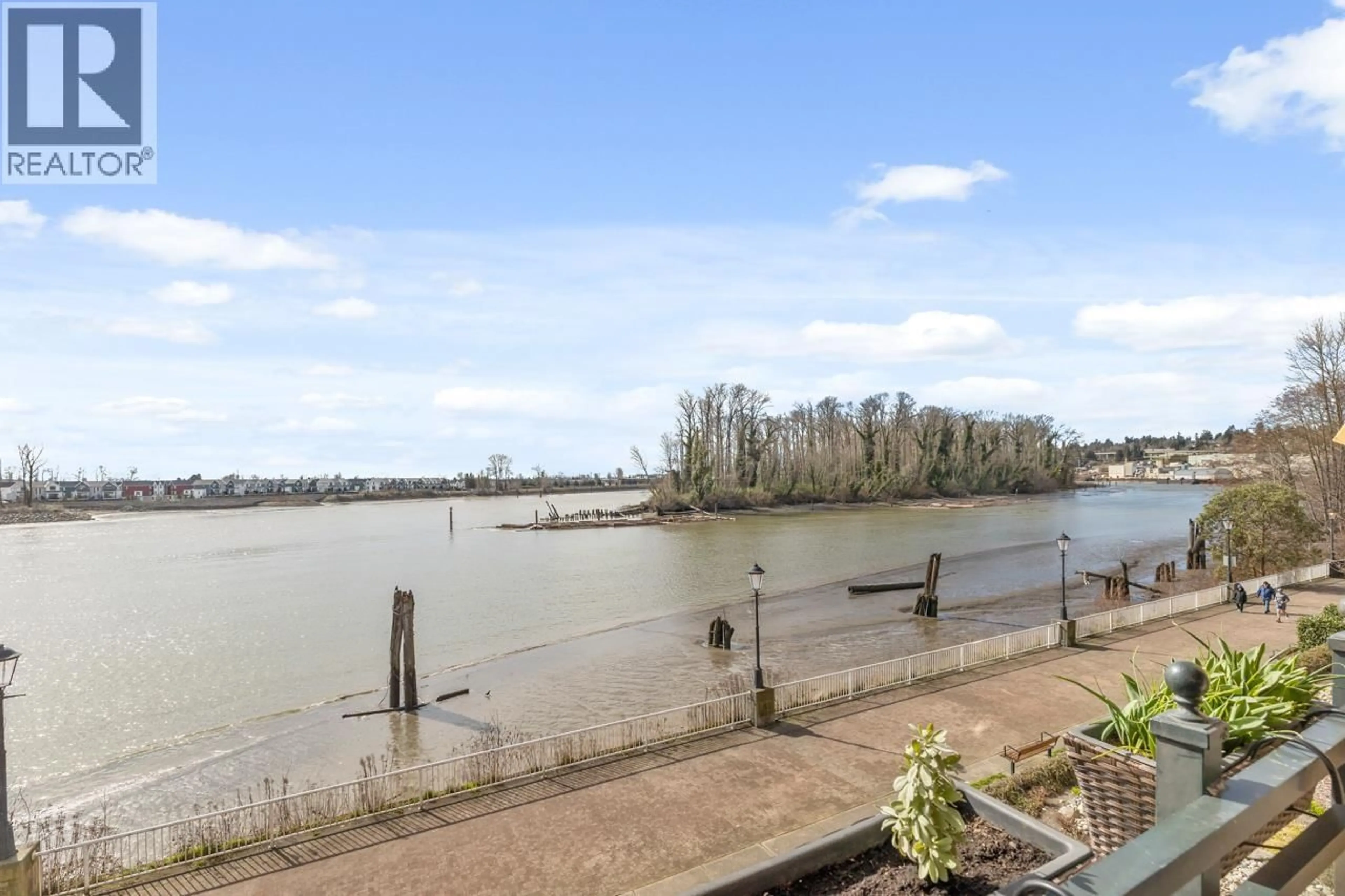 Unknown for 312 - 6 RENAISSANCE SQUARE, New Westminster British Columbia V3M6N8