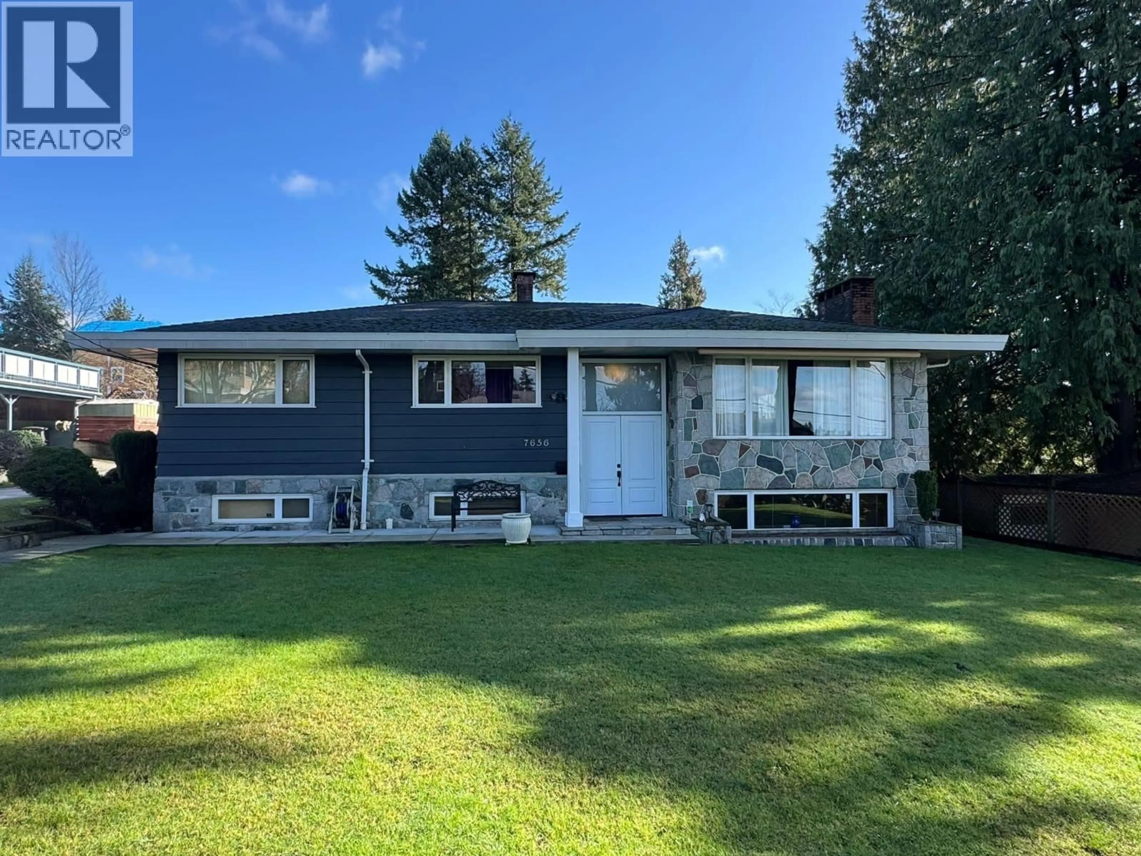 Home with vinyl exterior material, unknown for 7656 MCKAY AVENUE, Burnaby British Columbia V5J3T1