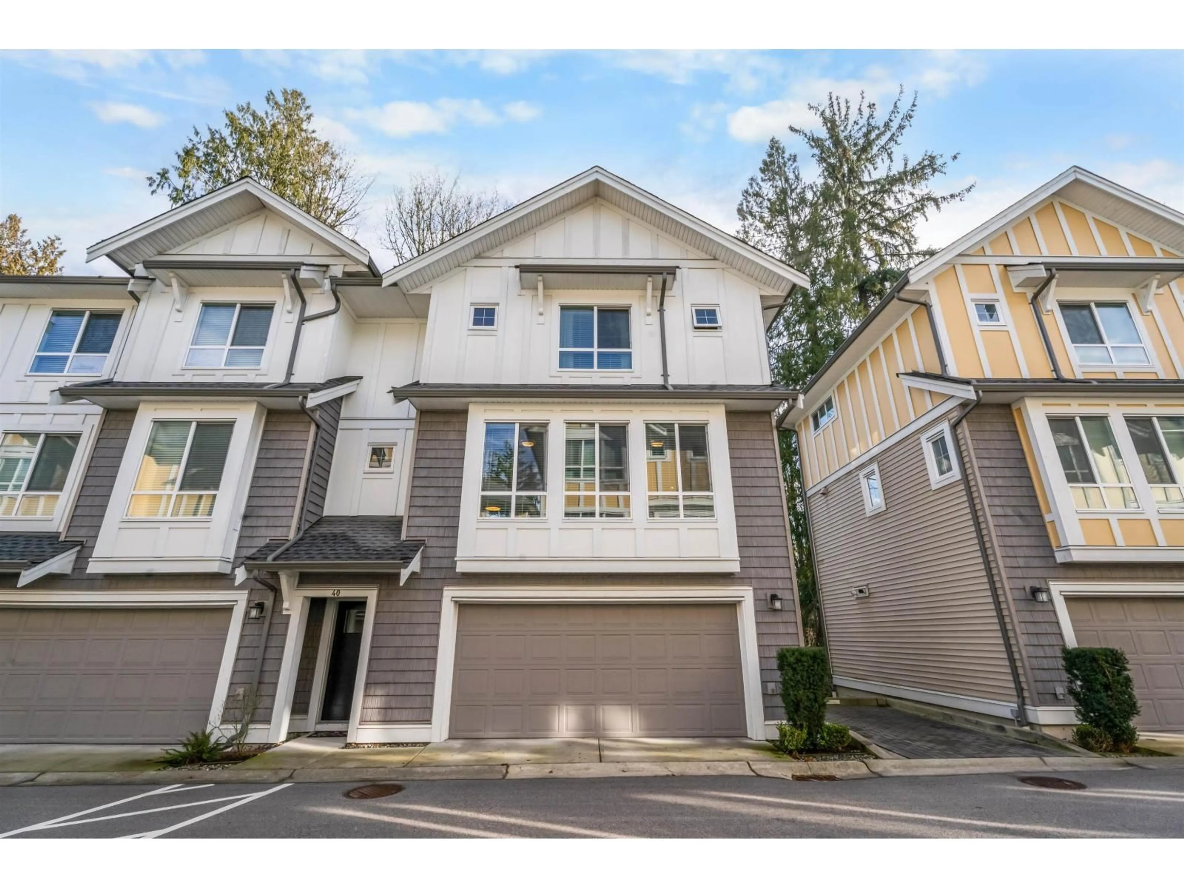 Home with vinyl exterior material, street for 40 - 9688 162A STREET, Surrey British Columbia V4N6V3