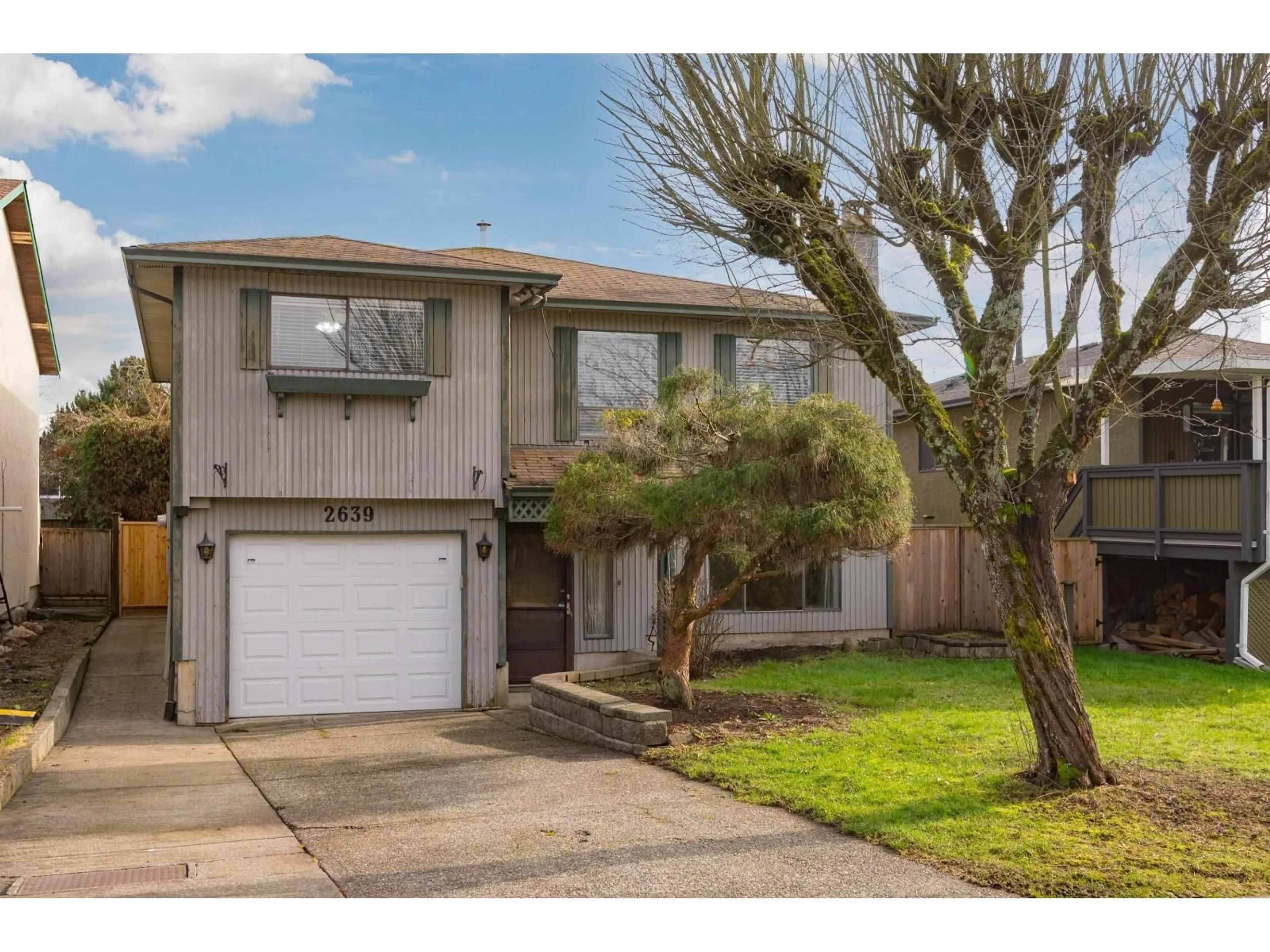 Home with vinyl exterior material, street for 2639 WILDWOOD COURT, Langley British Columbia V2Y1E8