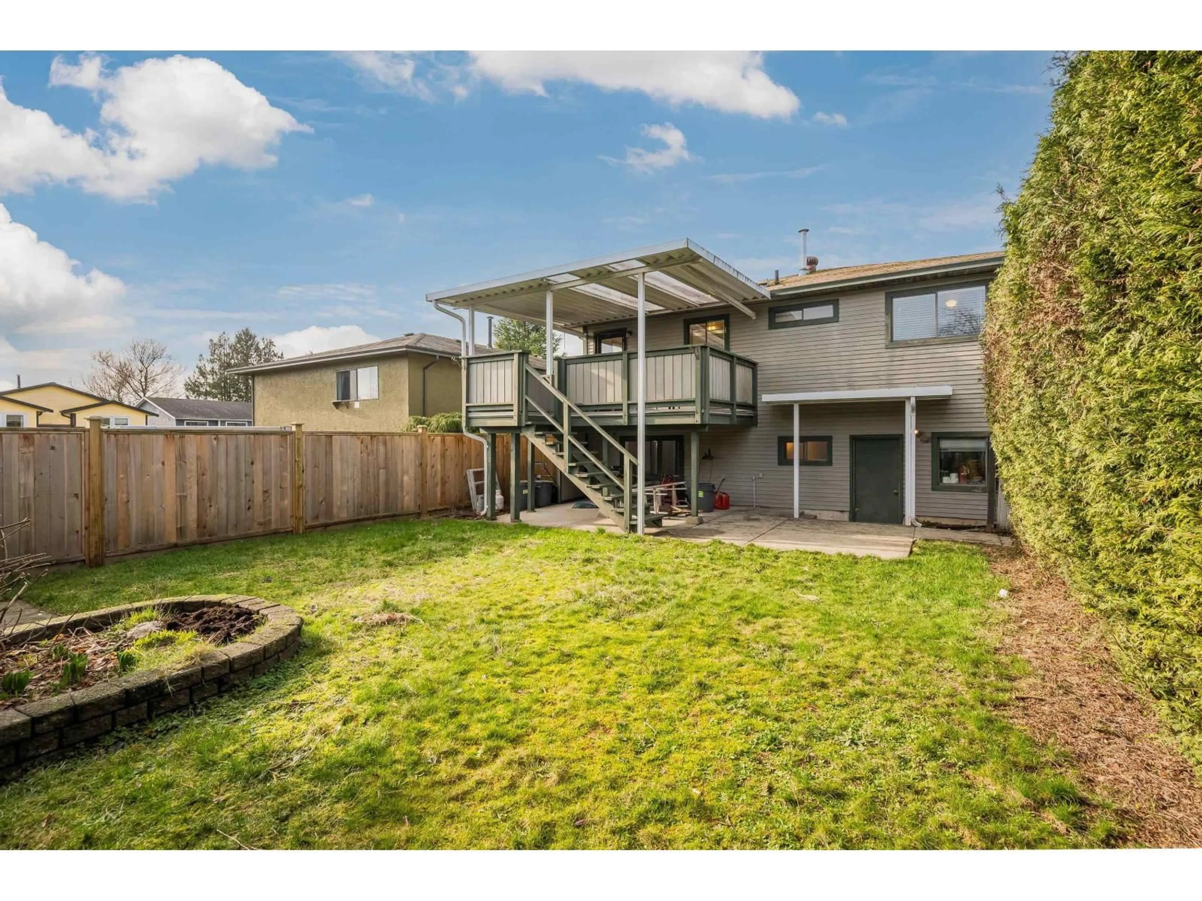 A pic from outside/outdoor area/front of a property/back of a property/a pic from drone, unknown for 2639 WILDWOOD COURT, Langley British Columbia V2Y1E8