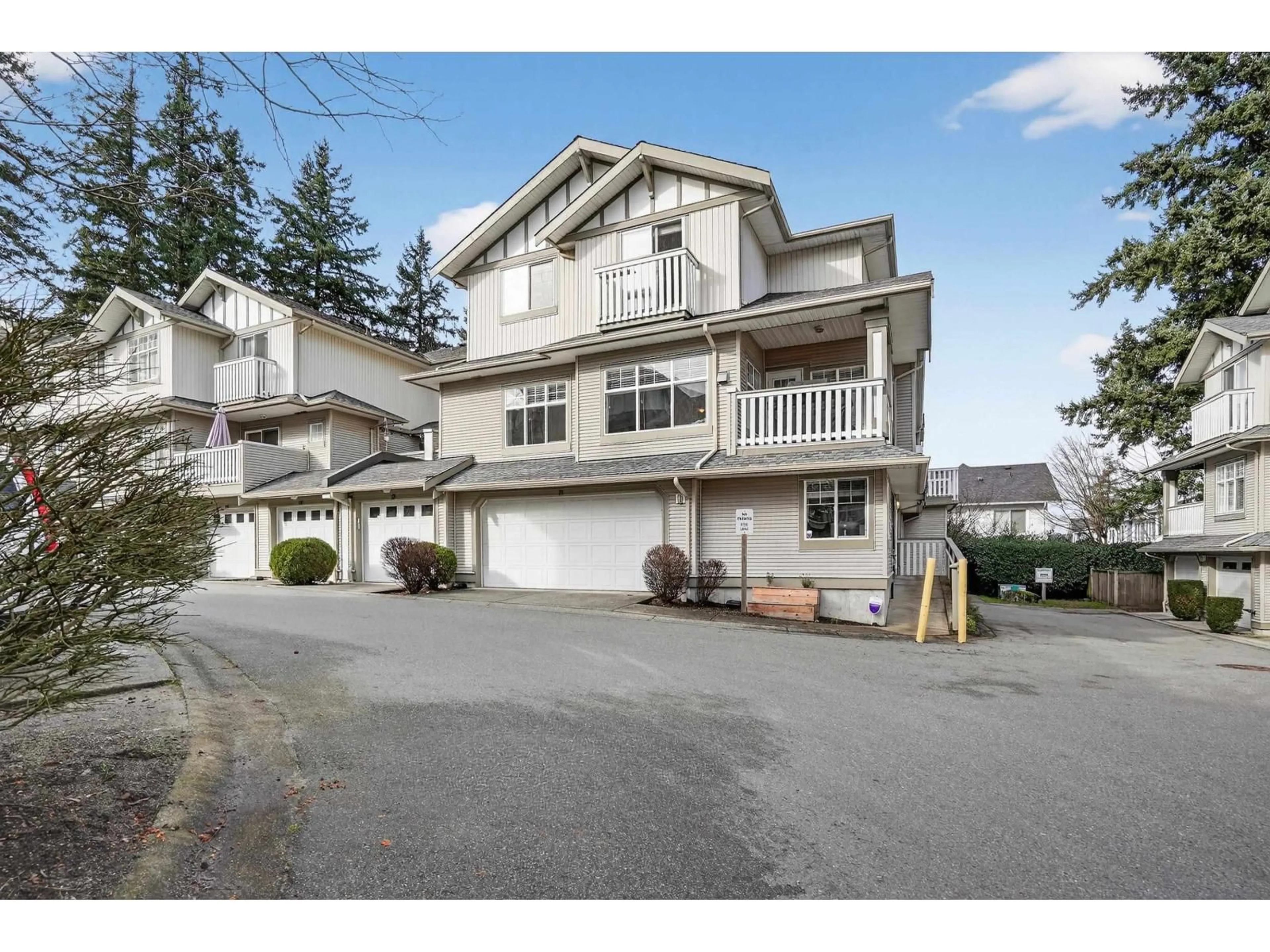 A pic from outside/outdoor area/front of a property/back of a property/a pic from drone, street for 11 - 2733 PARKWAY DRIVE, Surrey British Columbia V4P3P7