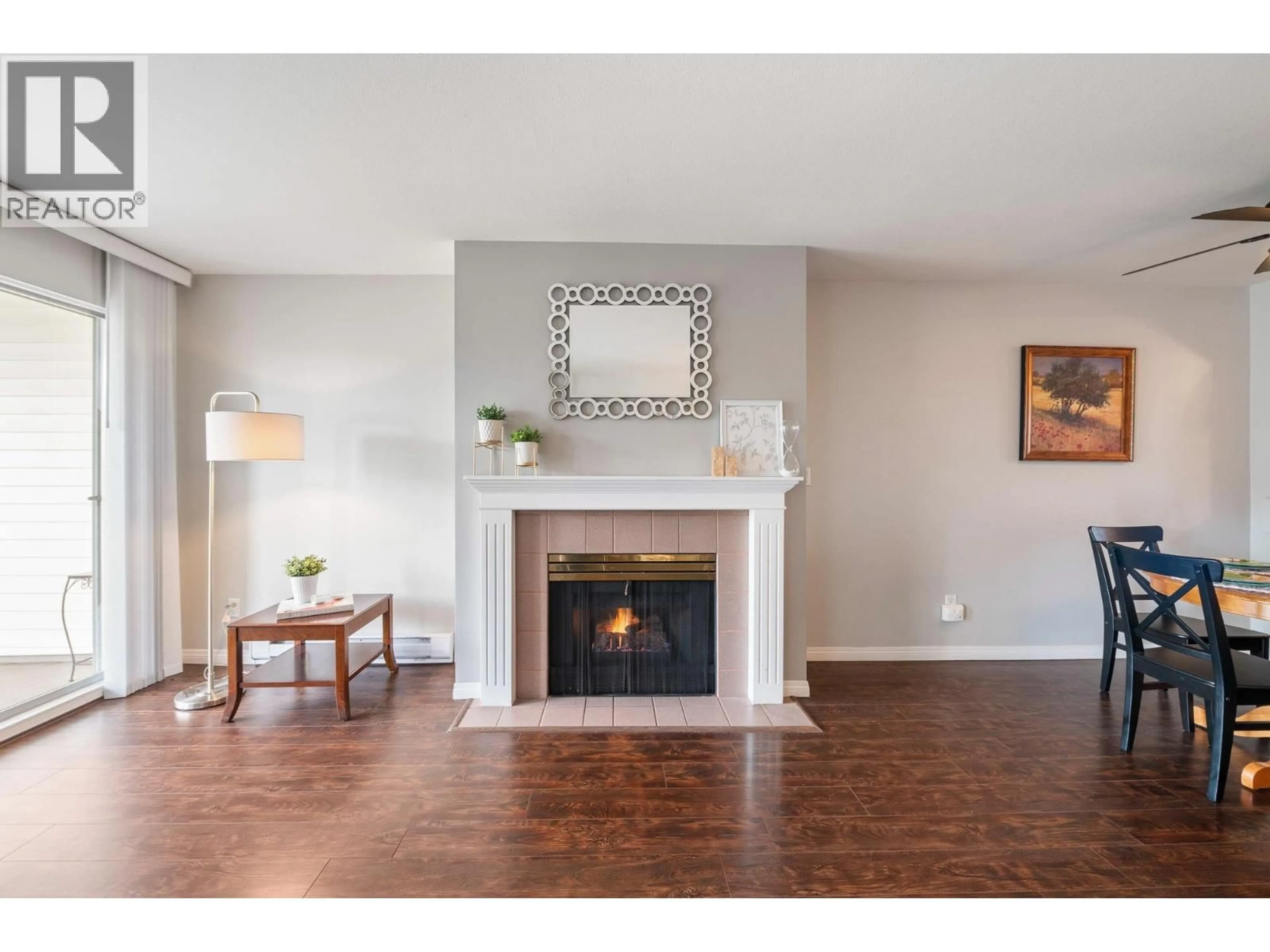 Living room with furniture, unknown for 307 - 4955 RIVER ROAD, Delta British Columbia V4K4V9