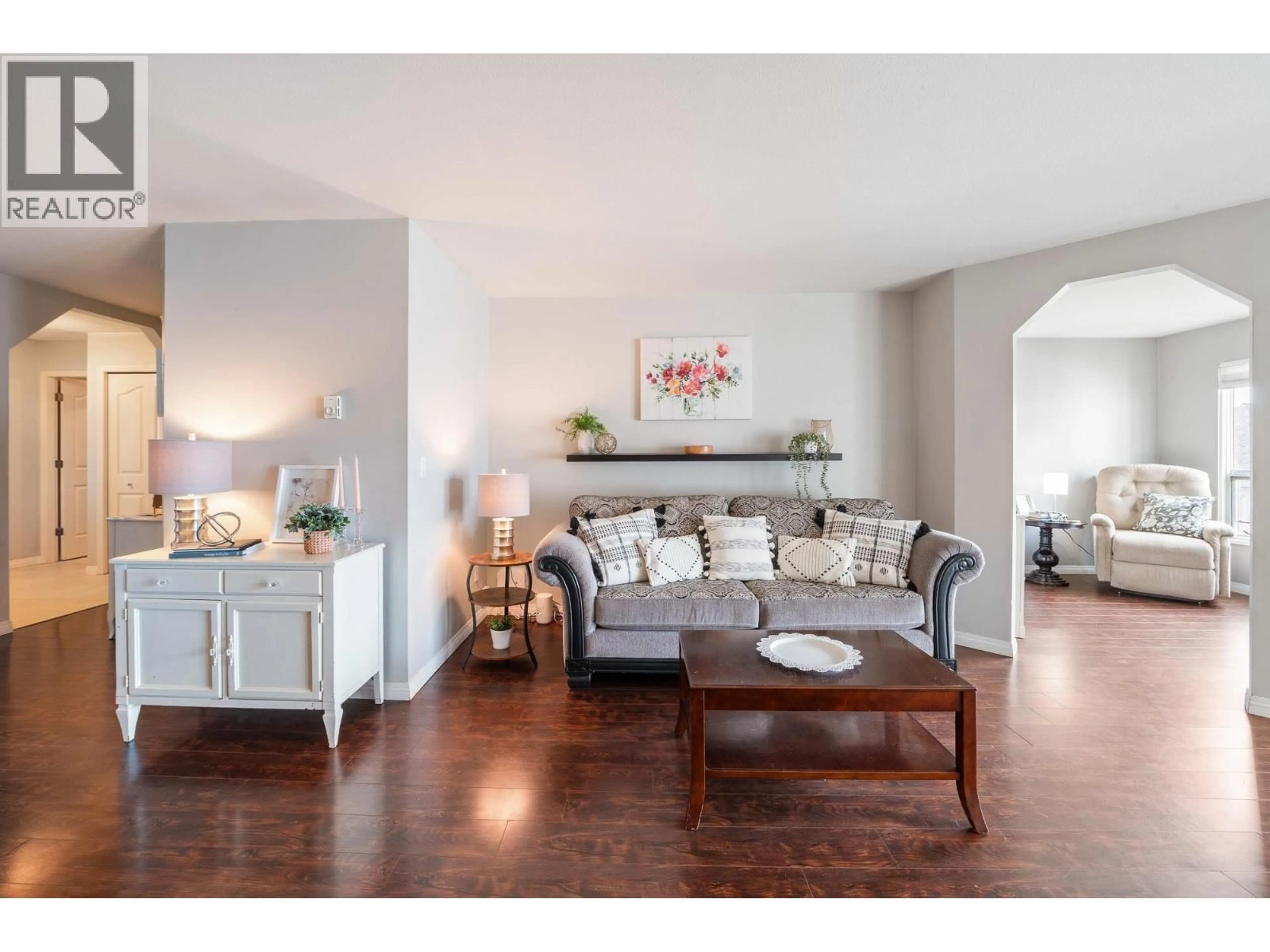 Living room with furniture, wood/laminate floor for 307 - 4955 RIVER ROAD, Delta British Columbia V4K4V9