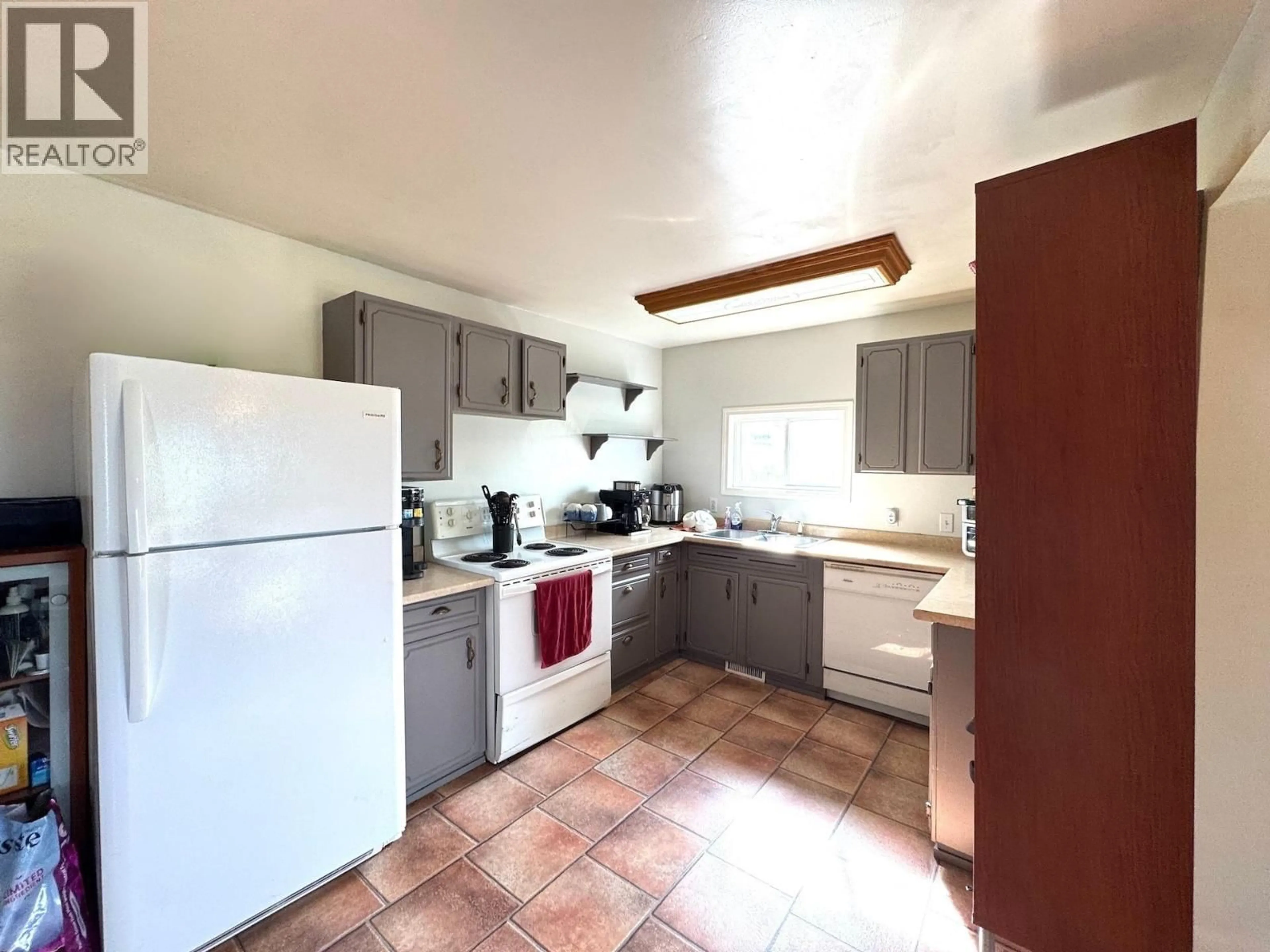 Standard kitchen, unknown for 10855 102 STREET, Taylor British Columbia V0C2K0