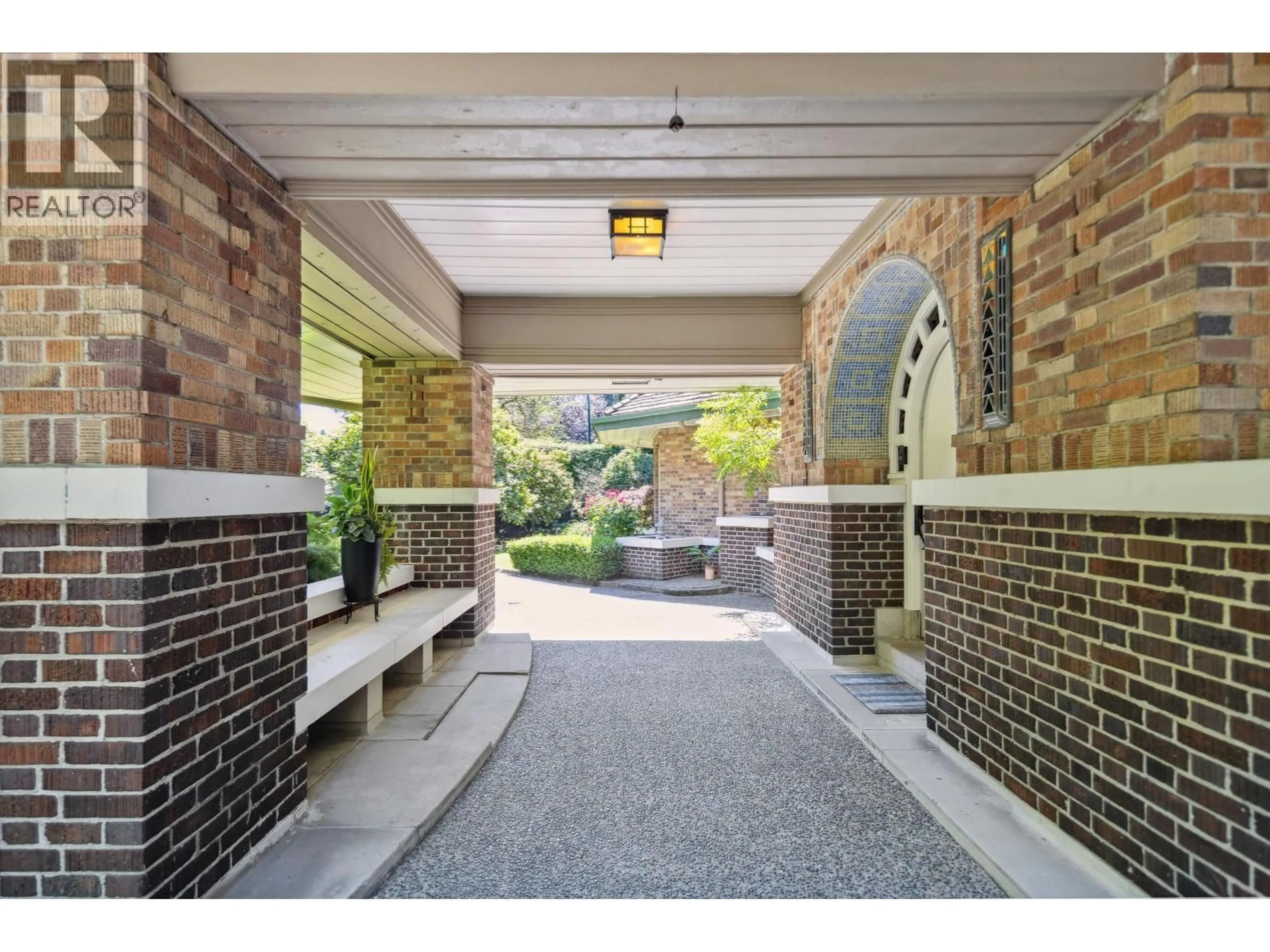 Indoor foyer for 4051 MARGUERITE STREET, Vancouver British Columbia V6J4E8