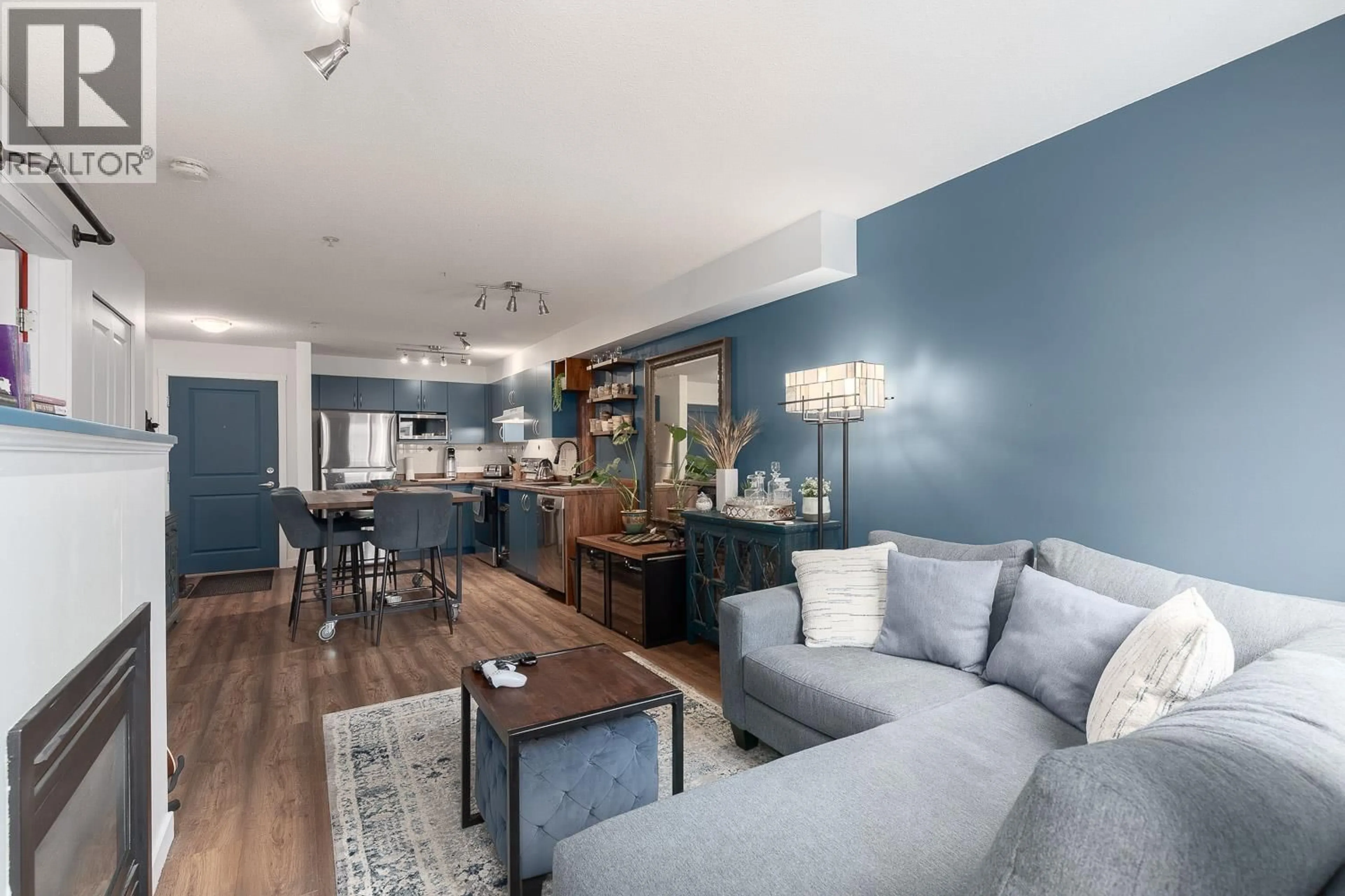 Open concept kitchen, unknown for 112 - 38003 SECOND AVENUE, Squamish British Columbia V8B0C4