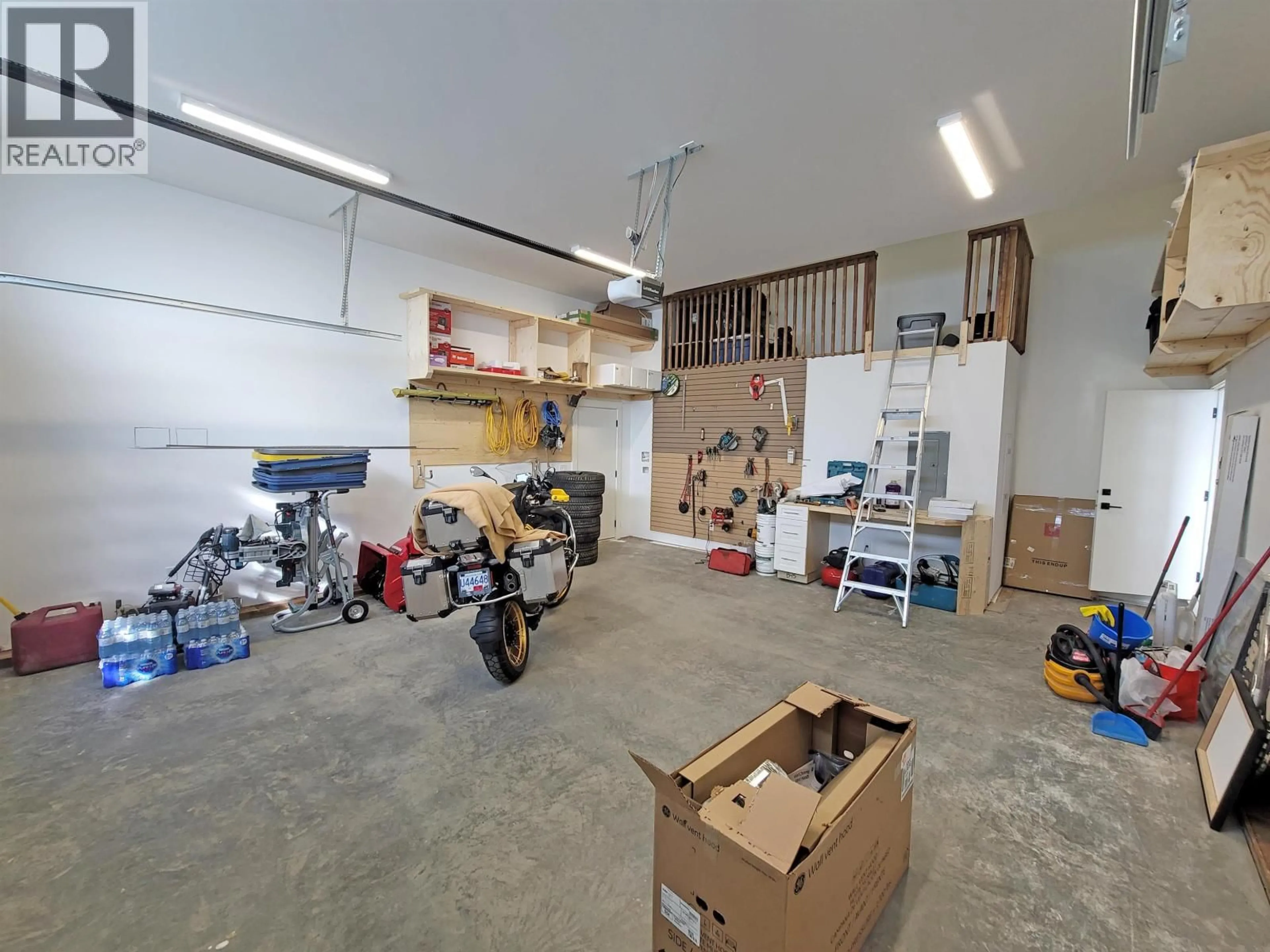 Indoor garage for 8211 81A STREET, Fort St. John British Columbia V1J0P4