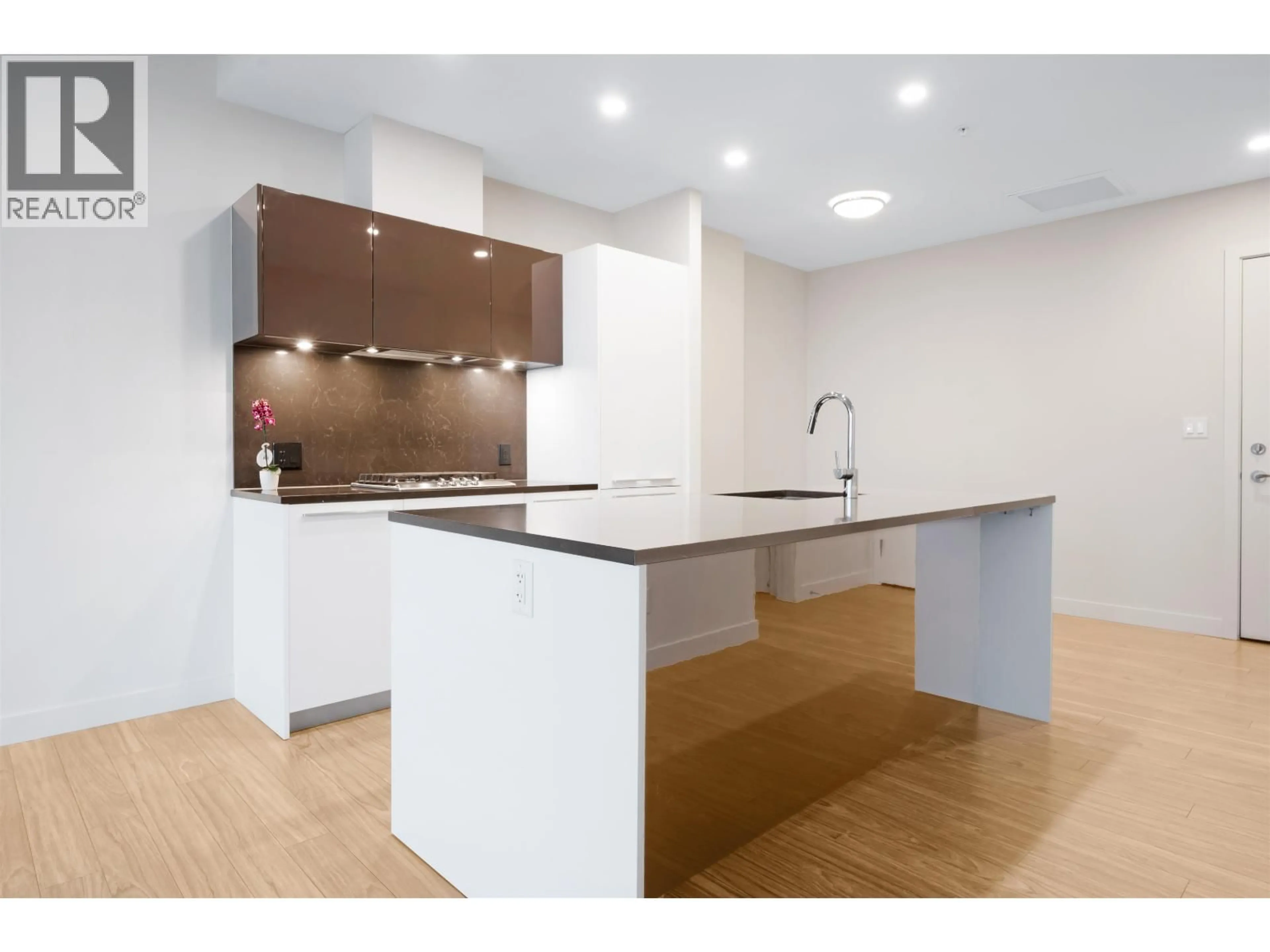 Standard kitchen, wood/laminate floor for 3206 - 6383 MCKAY AVENUE, Burnaby British Columbia V5H0H8