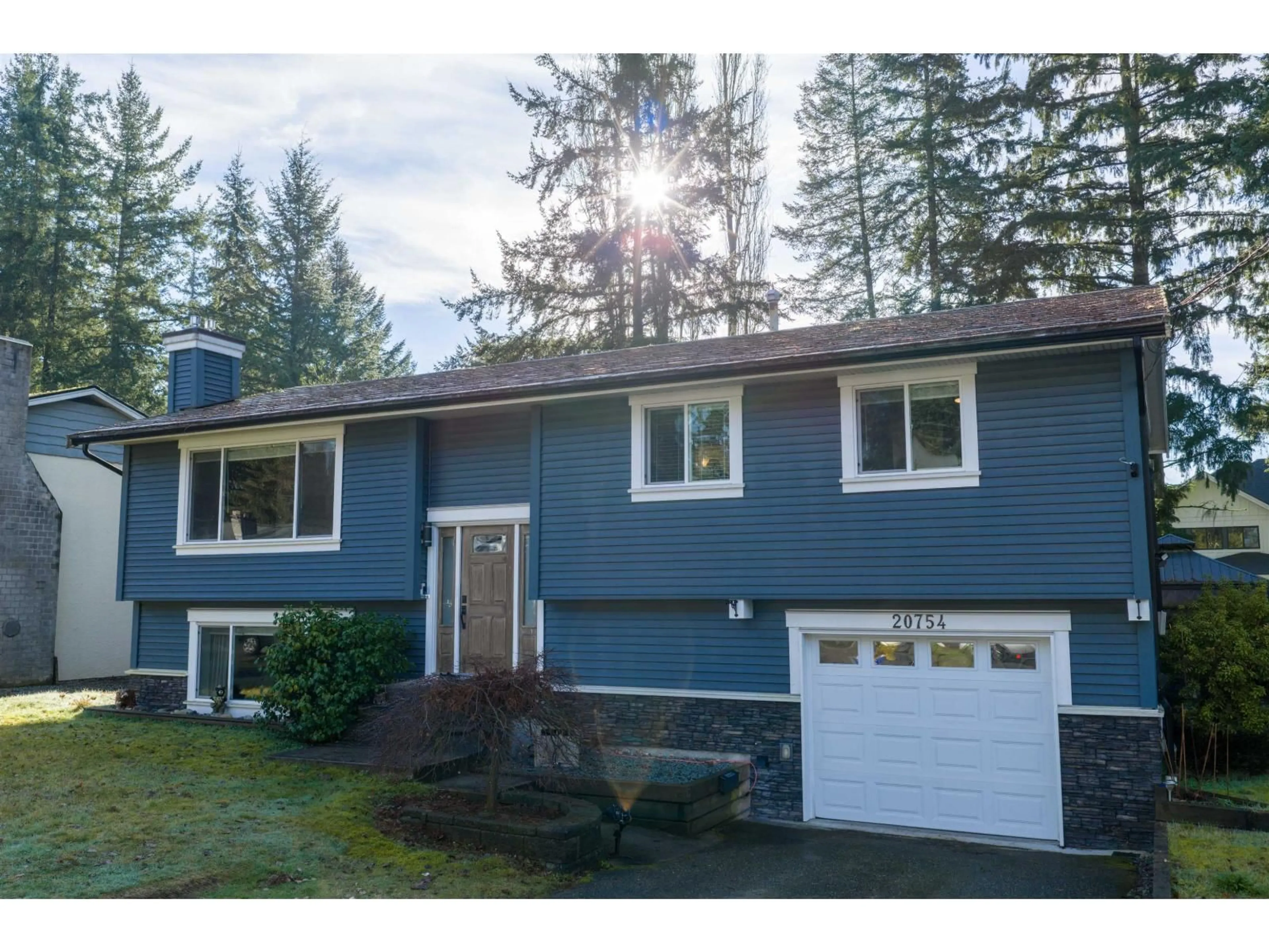 Home with vinyl exterior material, street for 20754 39A AVENUE, Langley British Columbia V3A4Z2