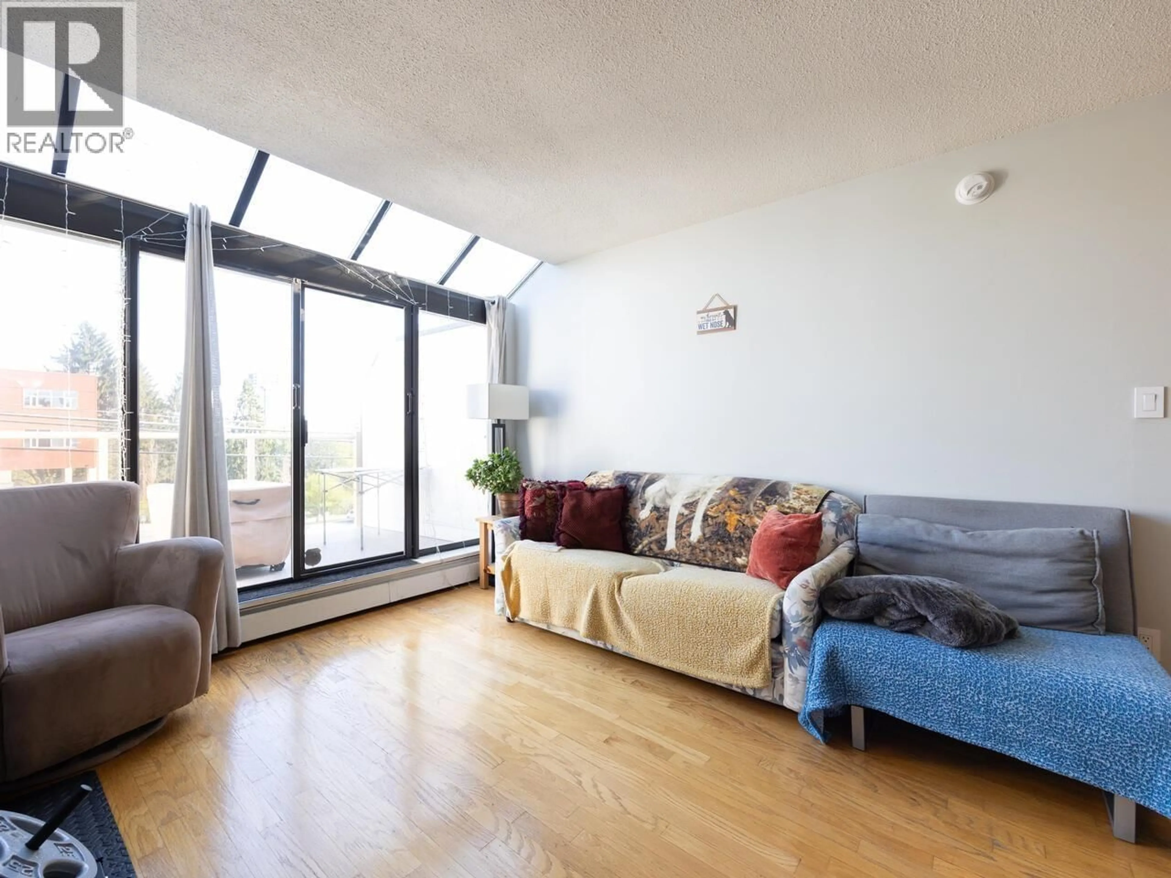 Living room with furniture, unknown for 114 - 812 MILTON STREET, New Westminster British Columbia V3M1N2