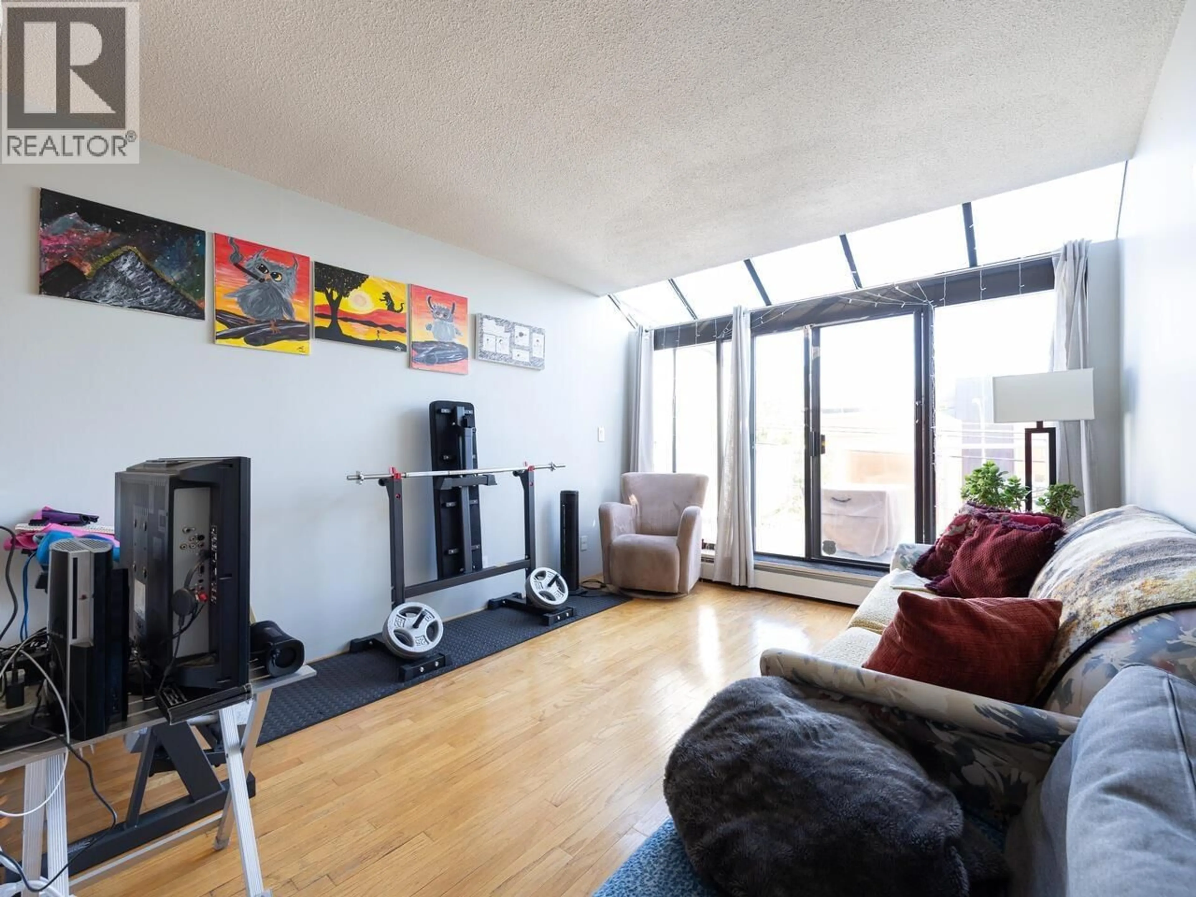 Living room with furniture, unknown for 114 - 812 MILTON STREET, New Westminster British Columbia V3M1N2