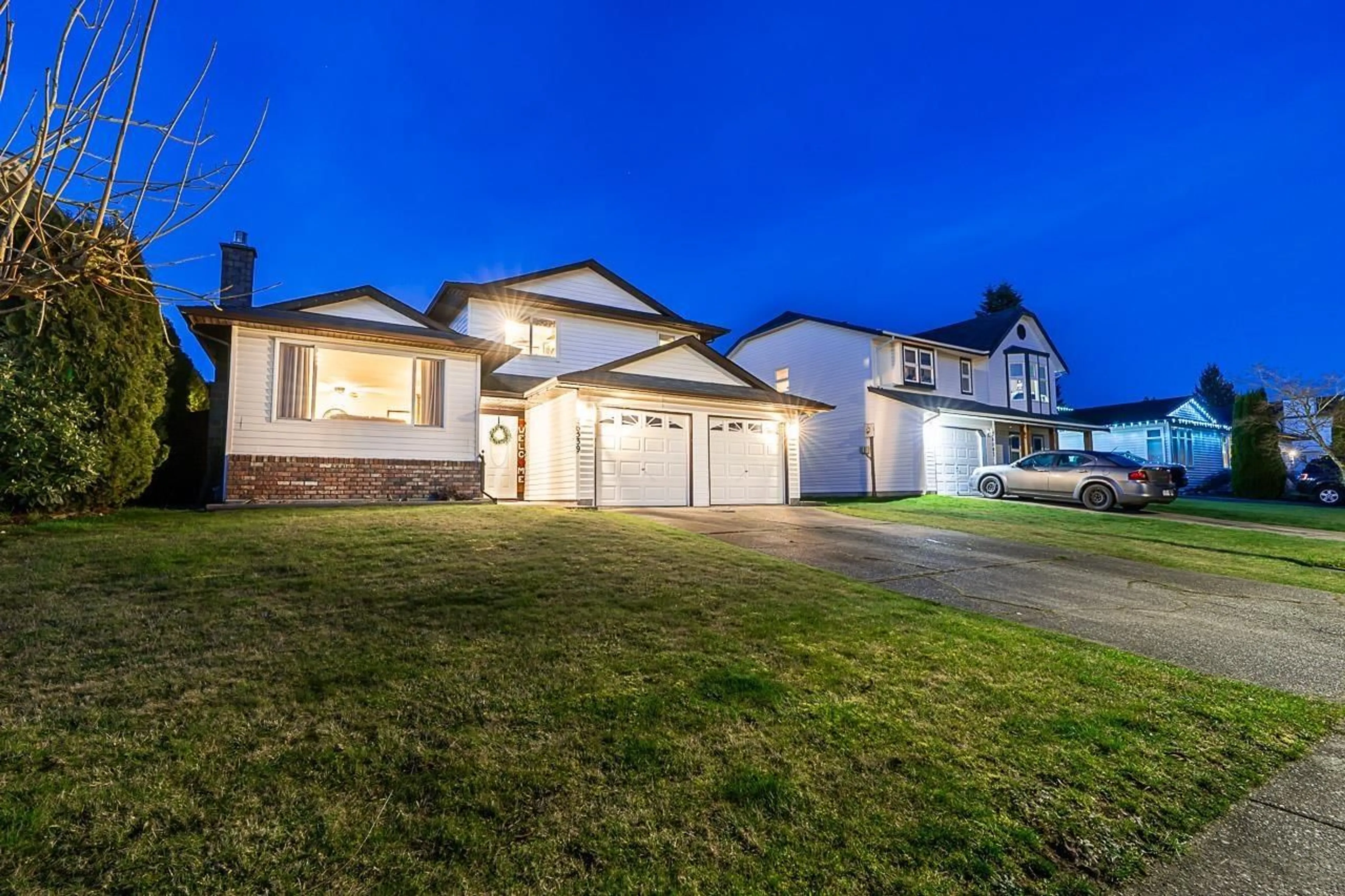 Home with vinyl exterior material, street for 26539 28 AVENUE, Langley British Columbia V4W3A6