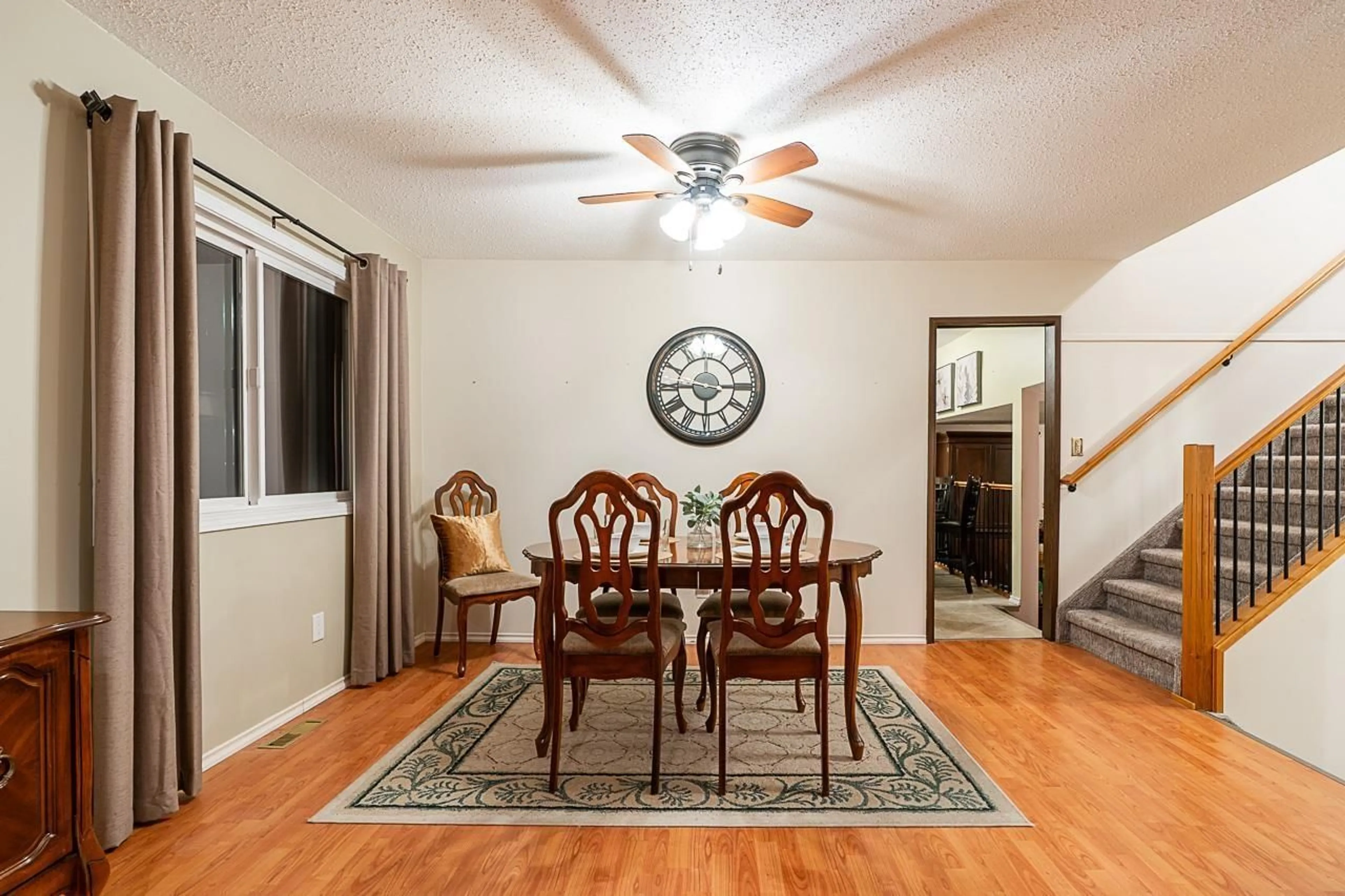 Dining room, wood/laminate floor for 26539 28 AVENUE, Langley British Columbia V4W3A6