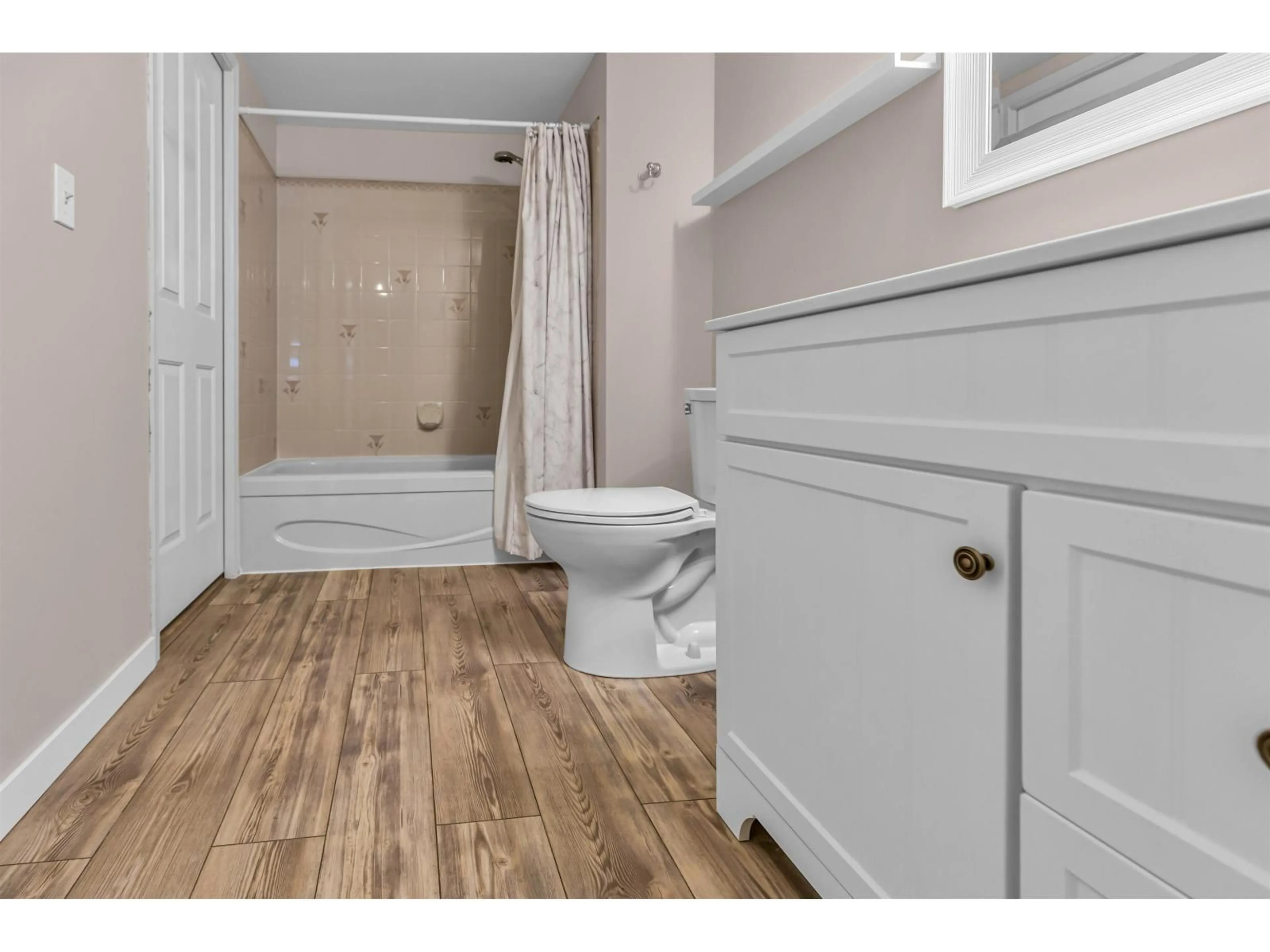 Standard bathroom, unknown for 204 - 45660 KNIGHT ROAD, Sardis British Columbia V2R2X4