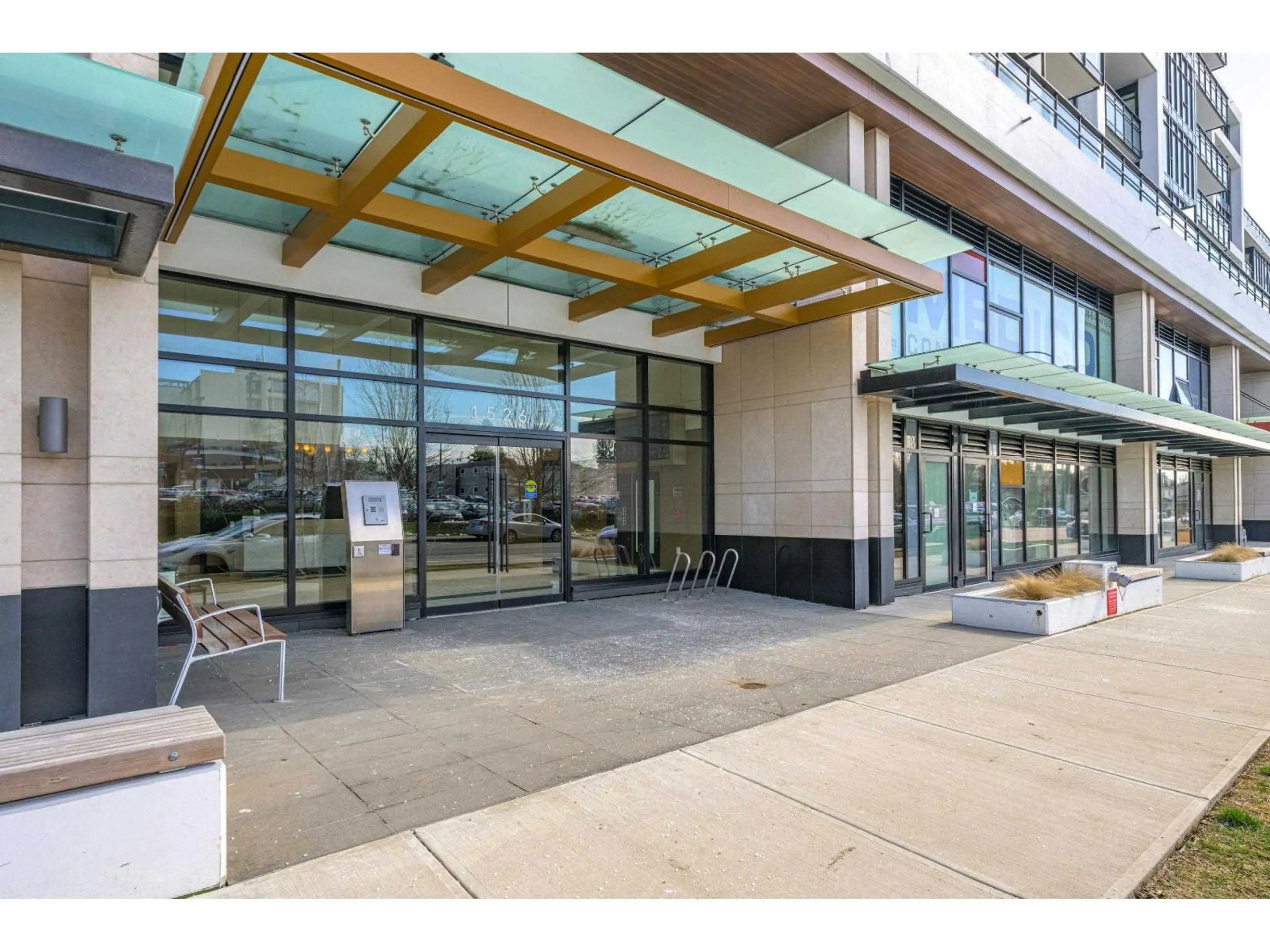 Indoor foyer for 707 - 1526 FINLAY STREET, White Rock British Columbia V4B4L9