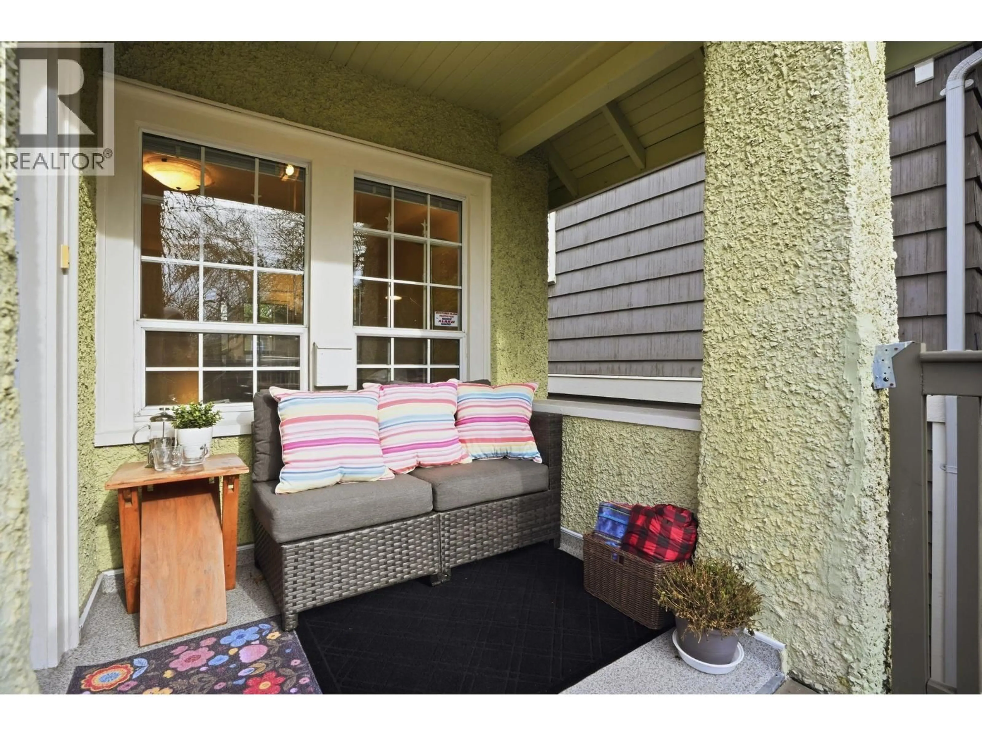 Patio, street for 909 18TH AVENUE, Vancouver British Columbia V5Z1W4