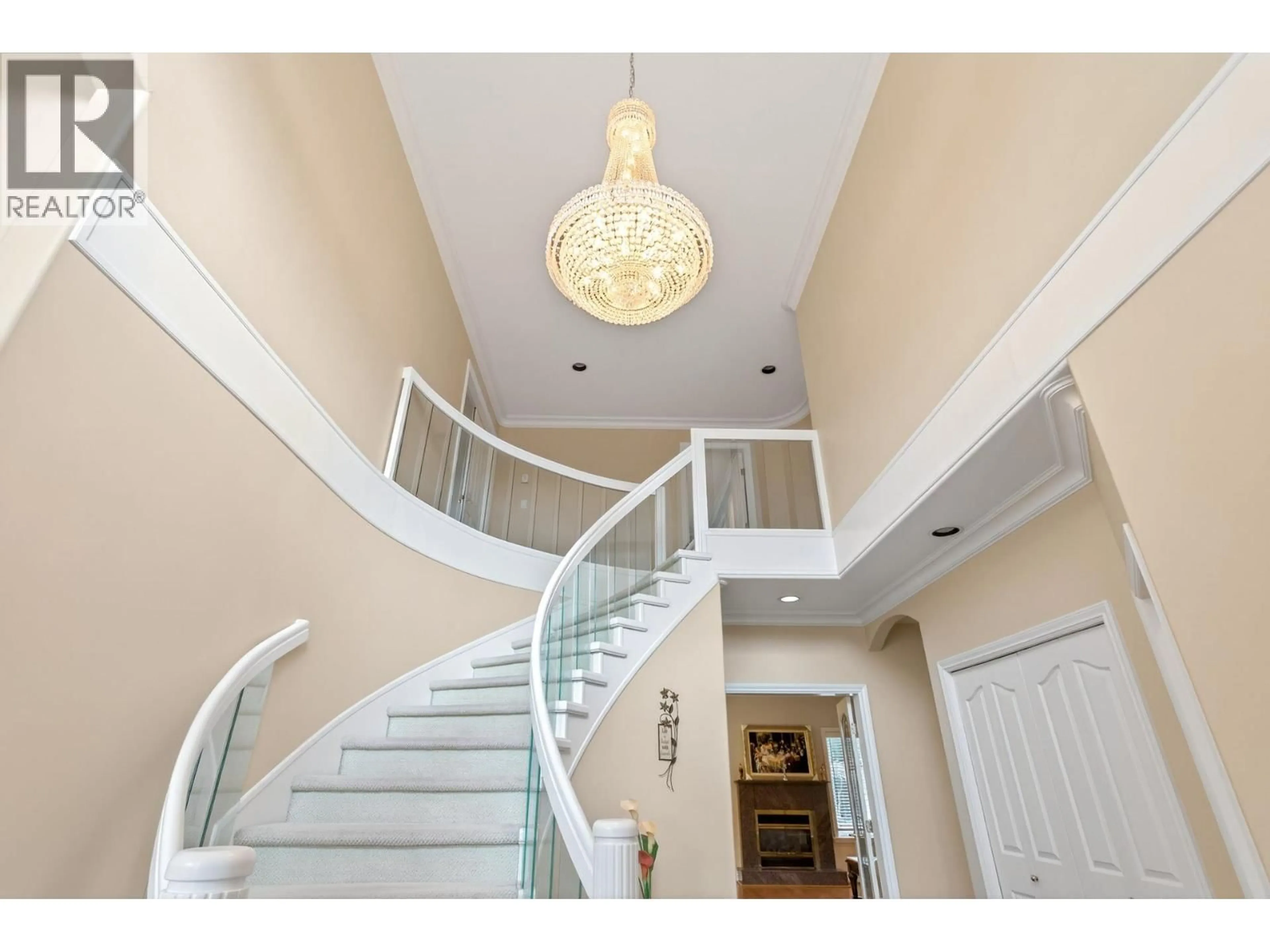 Indoor foyer for 8260 CLAYSMITH ROAD, Richmond British Columbia V7C2L1