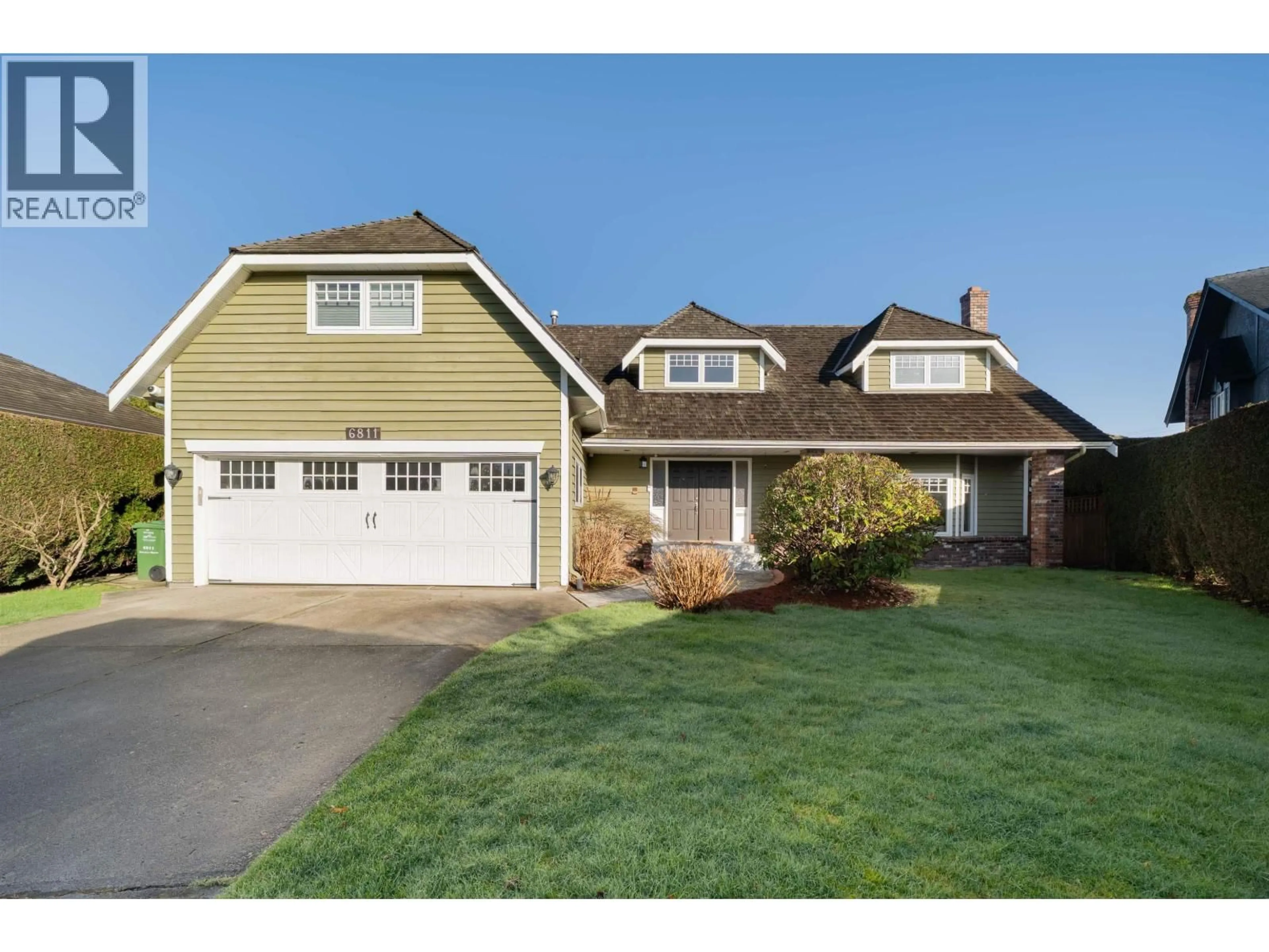 Home with vinyl exterior material, street for 6811 JUNIPER DRIVE, Richmond British Columbia V7E4Z5