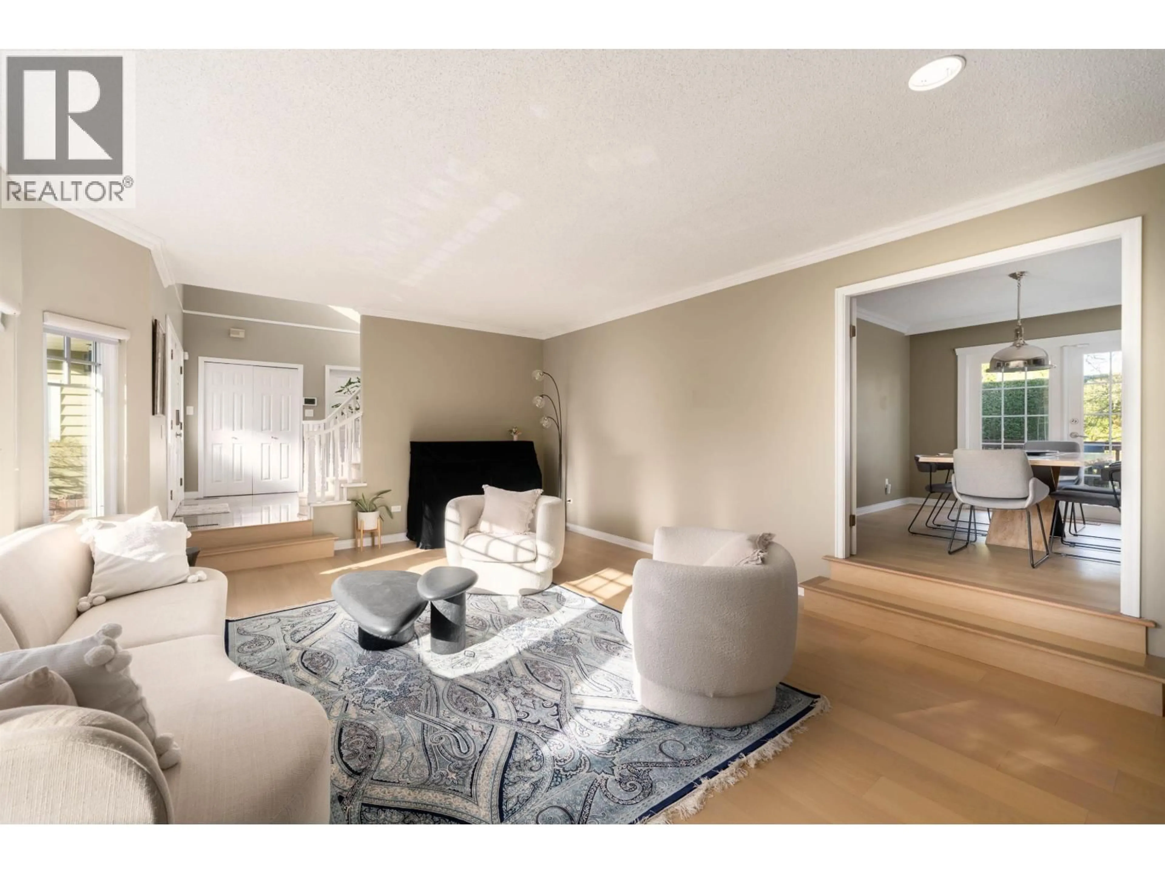 Living room with furniture, unknown for 6811 JUNIPER DRIVE, Richmond British Columbia V7E4Z5