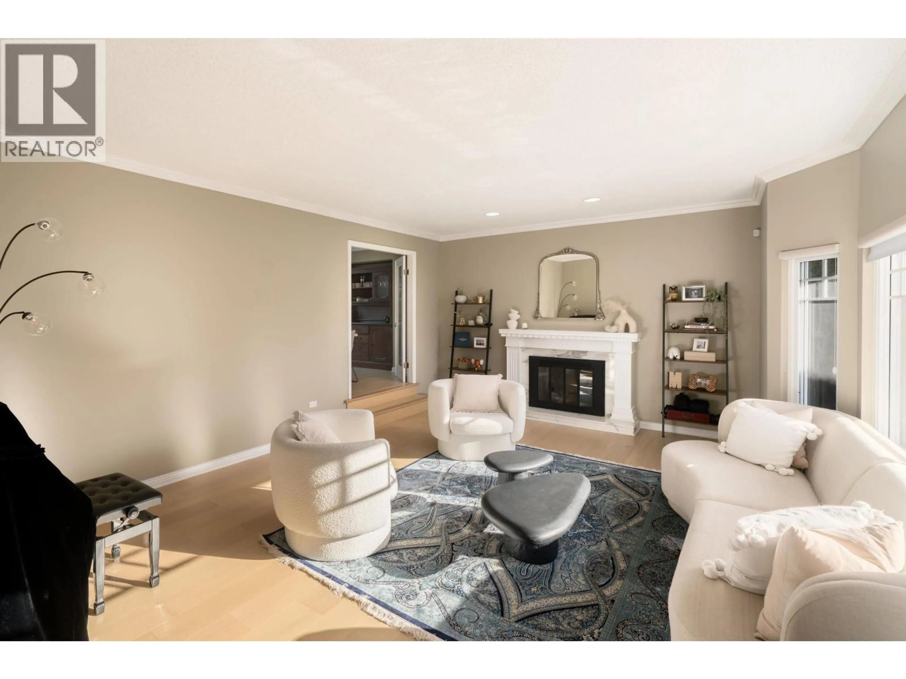 Living room with furniture, unknown for 6811 JUNIPER DRIVE, Richmond British Columbia V7E4Z5