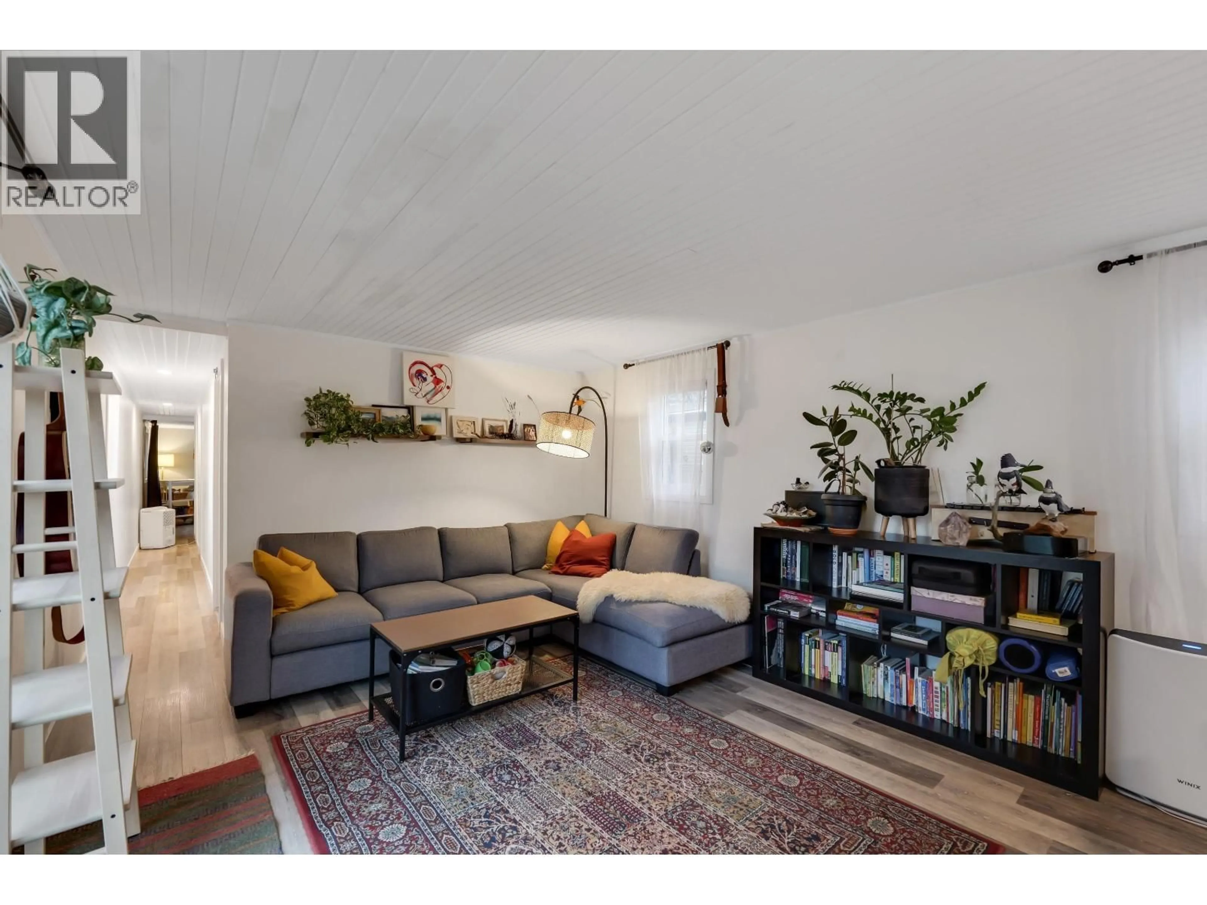 Living room with furniture, unknown for 4 - 40022 GOVERNMENT ROAD, Squamish British Columbia V0N1T0