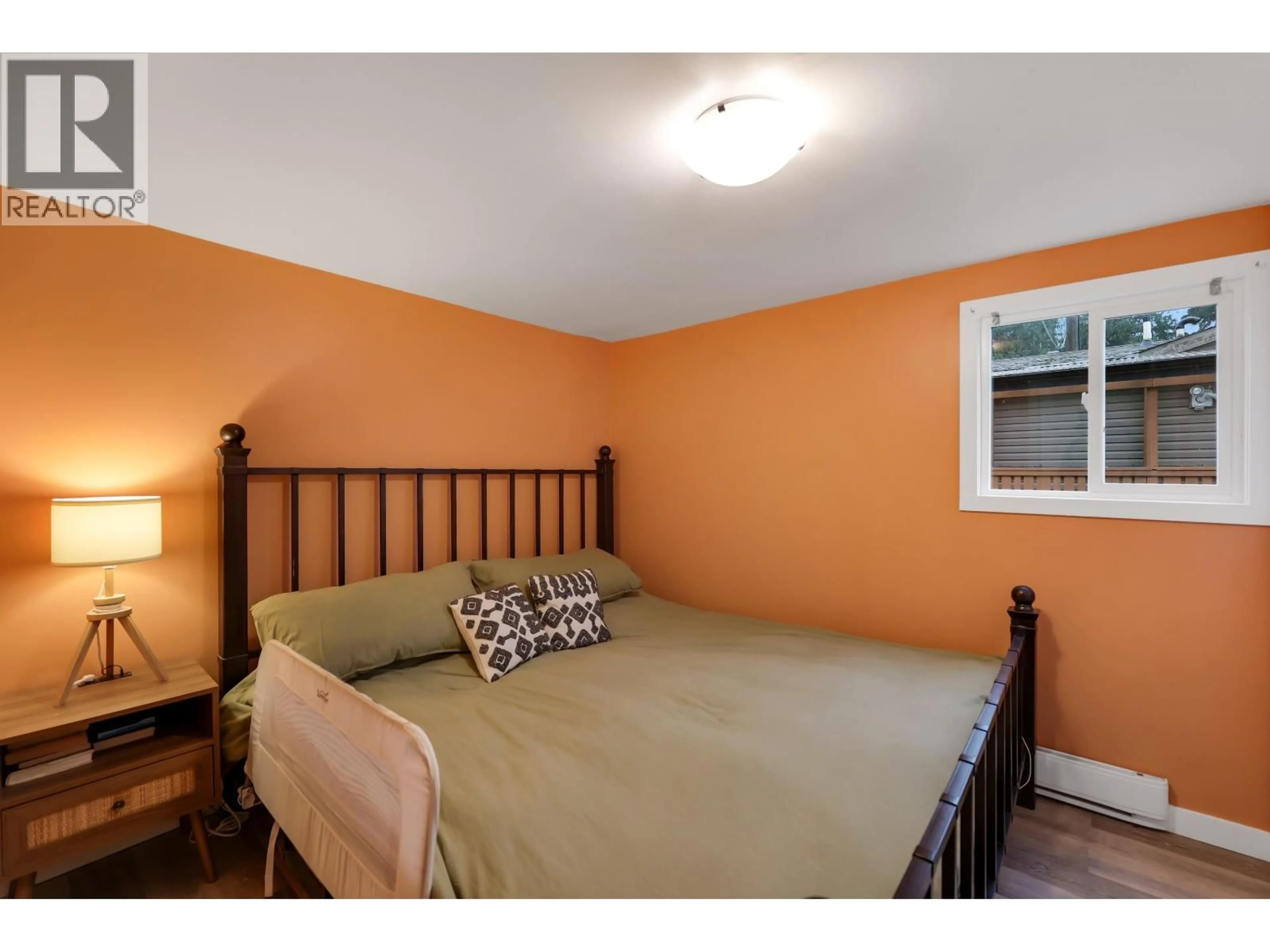 Bedroom with bed, wood/laminate floor for 4 - 40022 GOVERNMENT ROAD, Squamish British Columbia V0N1T0