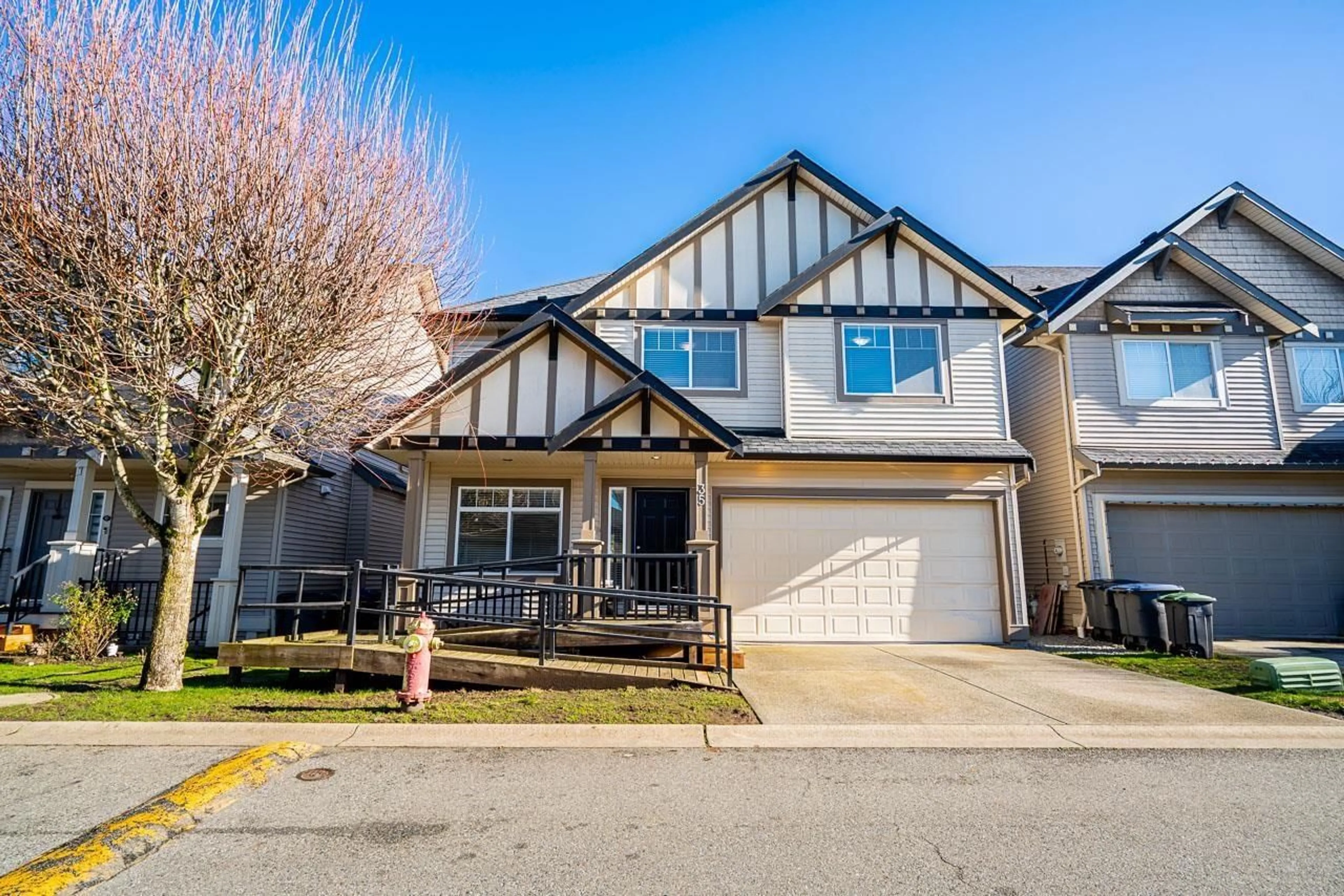 Home with vinyl exterior material, street for 35 - 6195 168 STREET, Surrey British Columbia V3S3X9