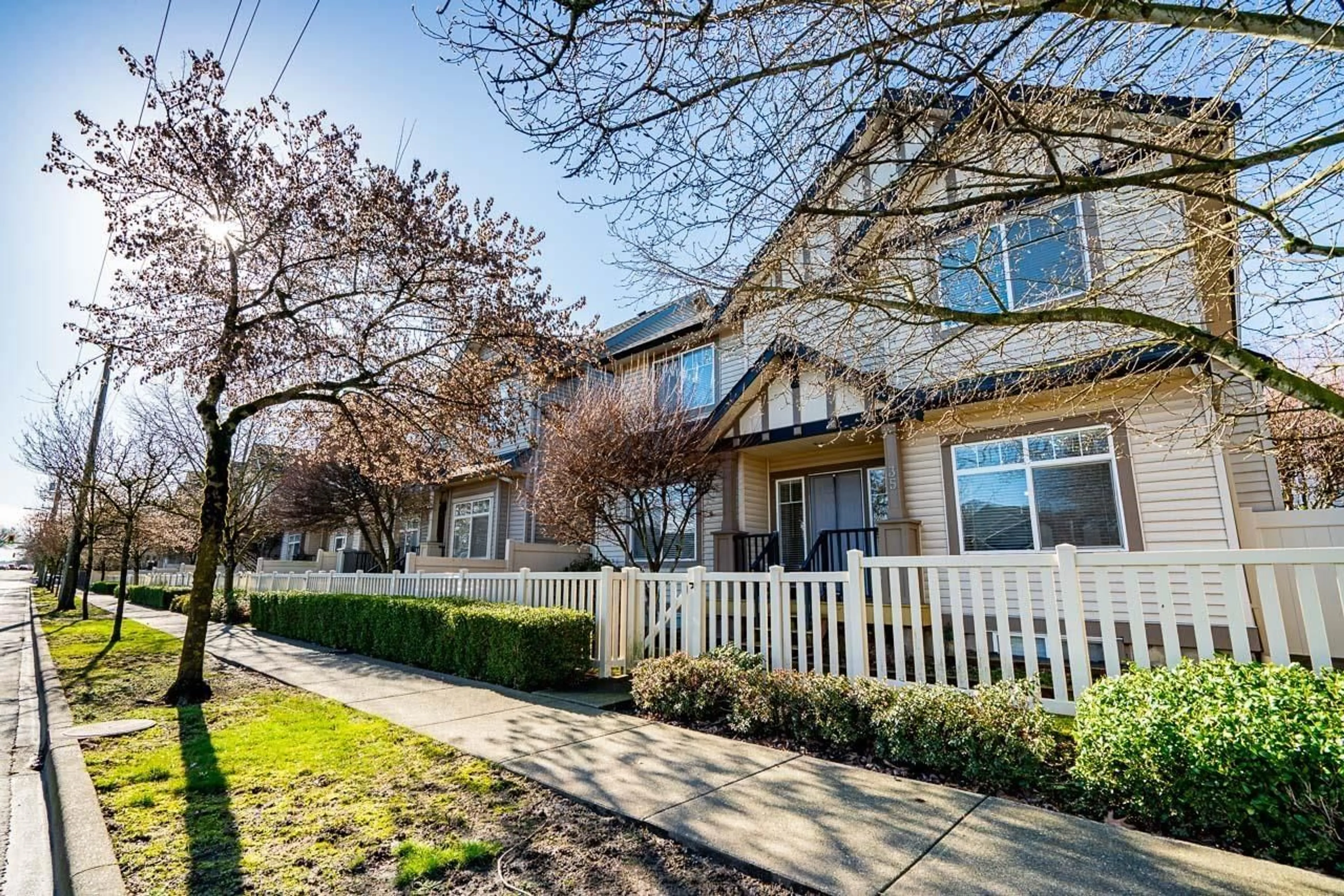 Unknown for 35 - 6195 168 STREET, Surrey British Columbia V3S3X9