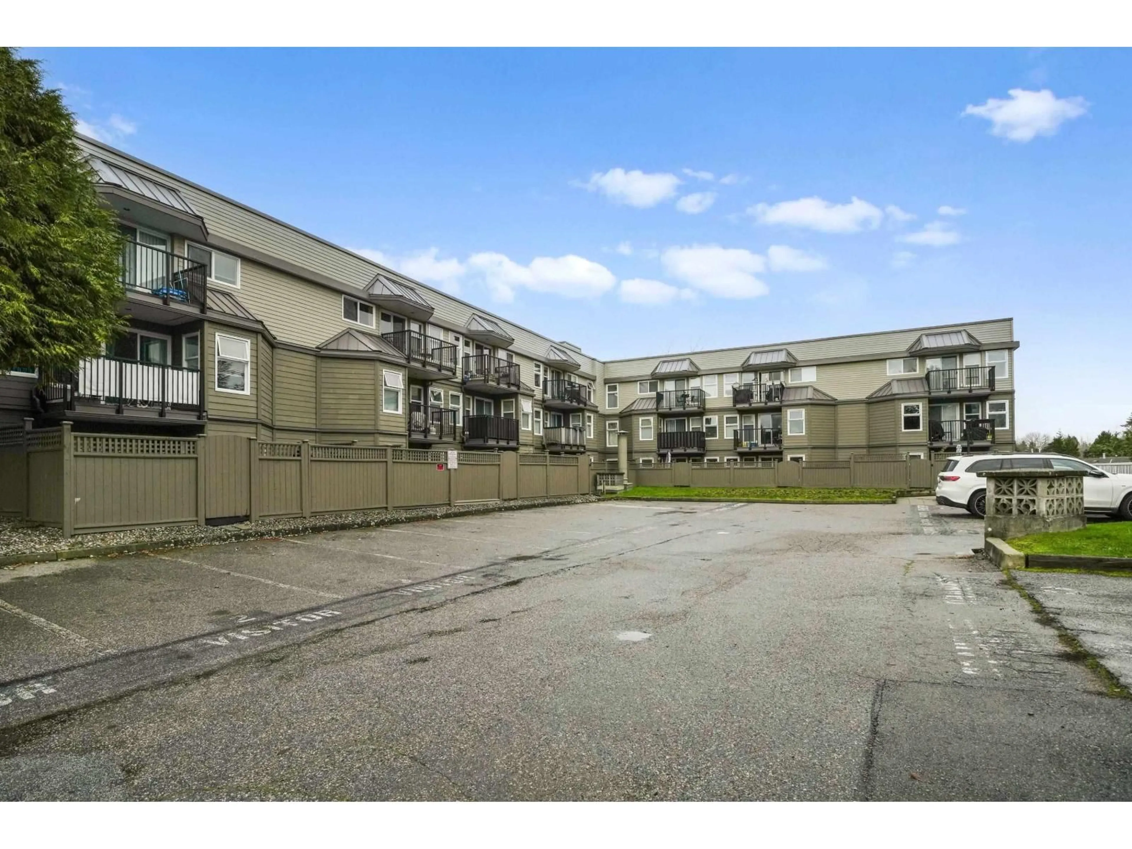 Patio, unknown for 3 - 1870 SOUTHMERE CRESCENT EAST, Surrey British Columbia V4A7A3