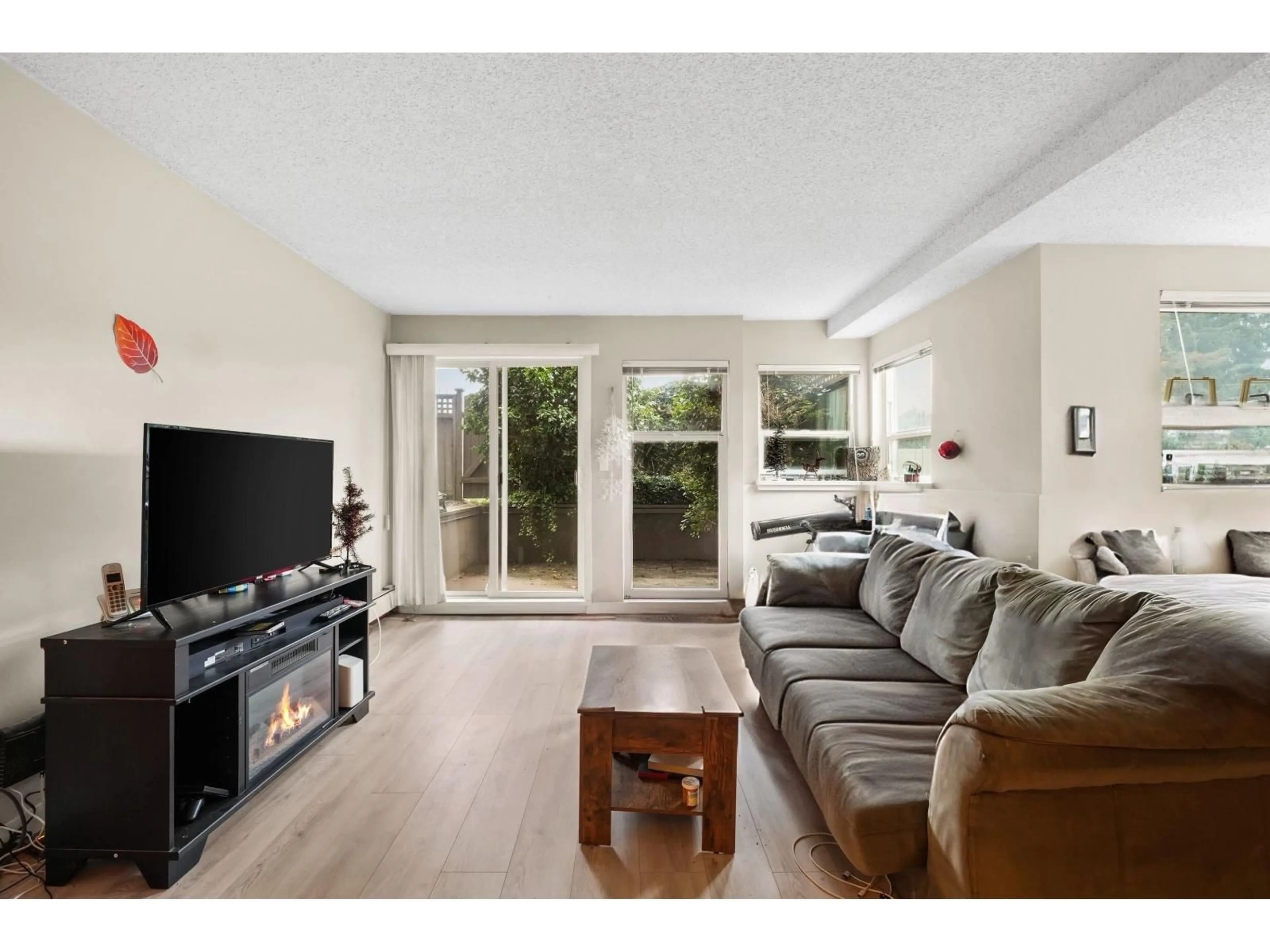 Living room with furniture, unknown for 3 - 1870 SOUTHMERE CRESCENT EAST, Surrey British Columbia V4A7A3